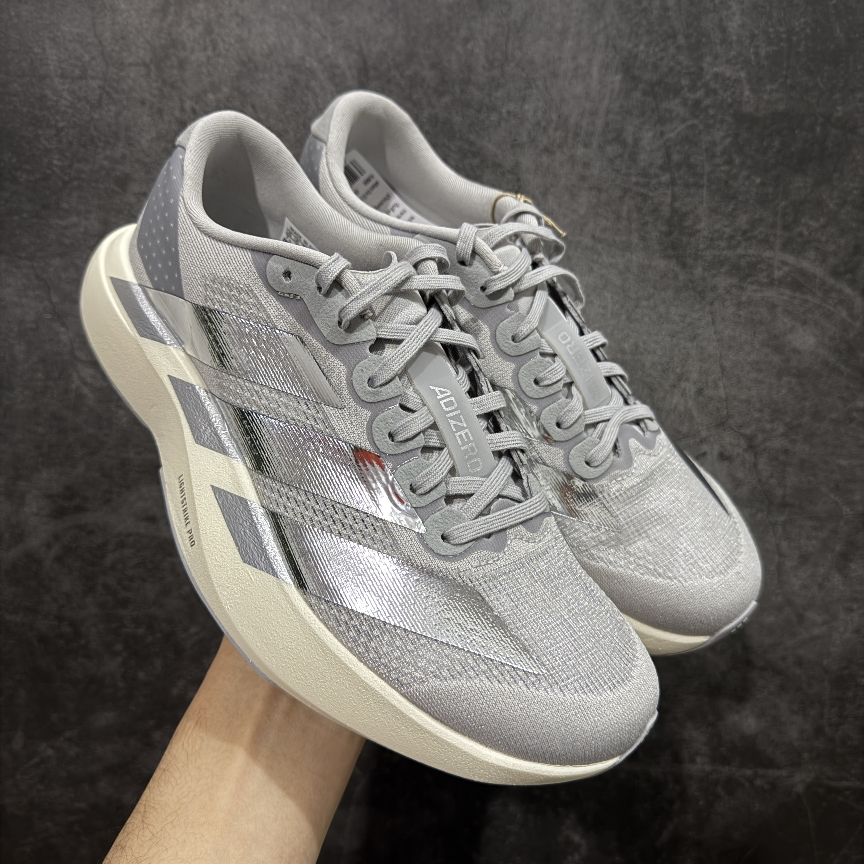 内置碳板 Adidas Adizero Evo SL 低筒 舒适百搭 防滑耐磨 马拉松 训练竞速 跑步鞋 女款 男款 波鞋 灰银 KJ9664