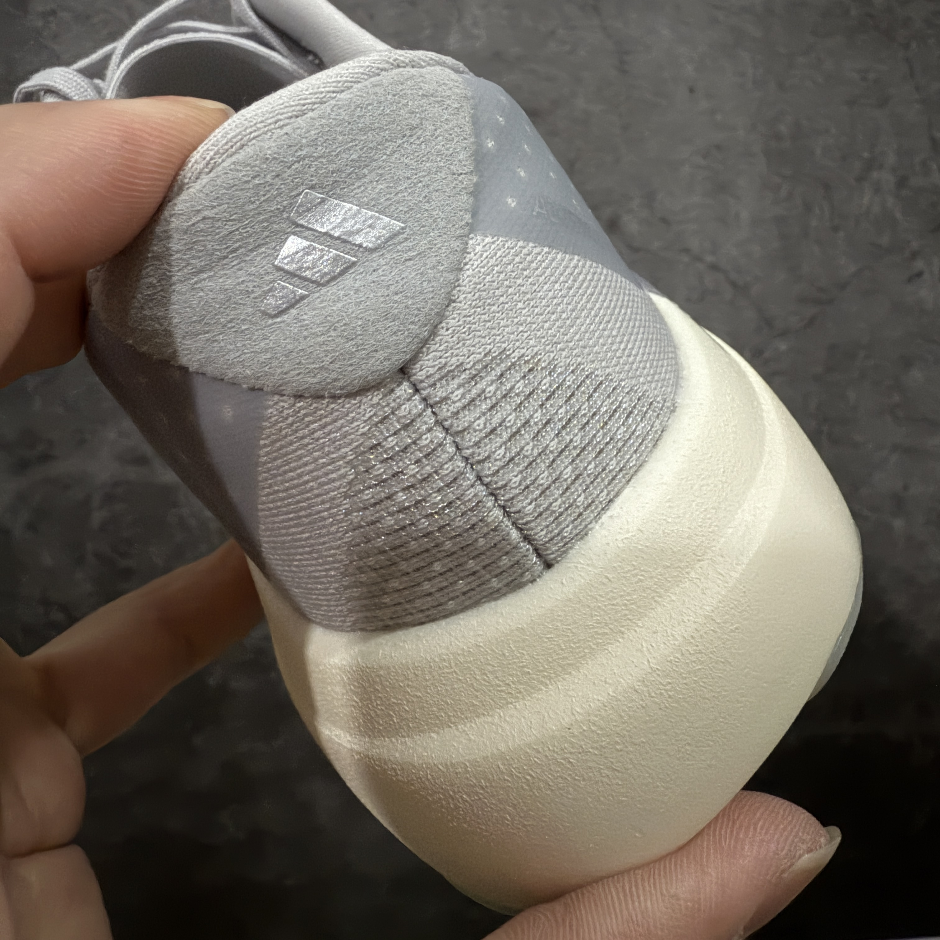 内置碳板 Adidas Adizero Evo SL 低筒 舒适百搭 防滑耐磨 马拉松 训练竞速 跑步鞋 女款 男款 波鞋 灰银 KJ9664