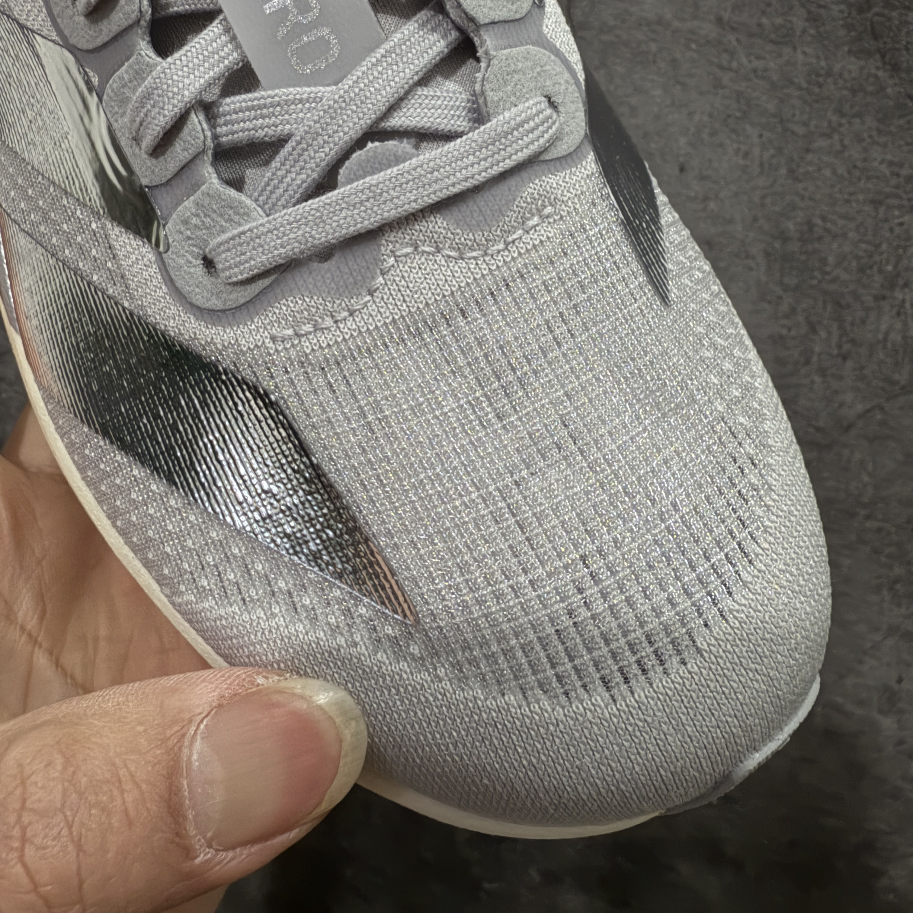 内置碳板 Adidas Adizero Evo SL 低筒 舒适百搭 防滑耐磨 马拉松 训练竞速 跑步鞋 女款 男款 波鞋 灰银 KJ9664