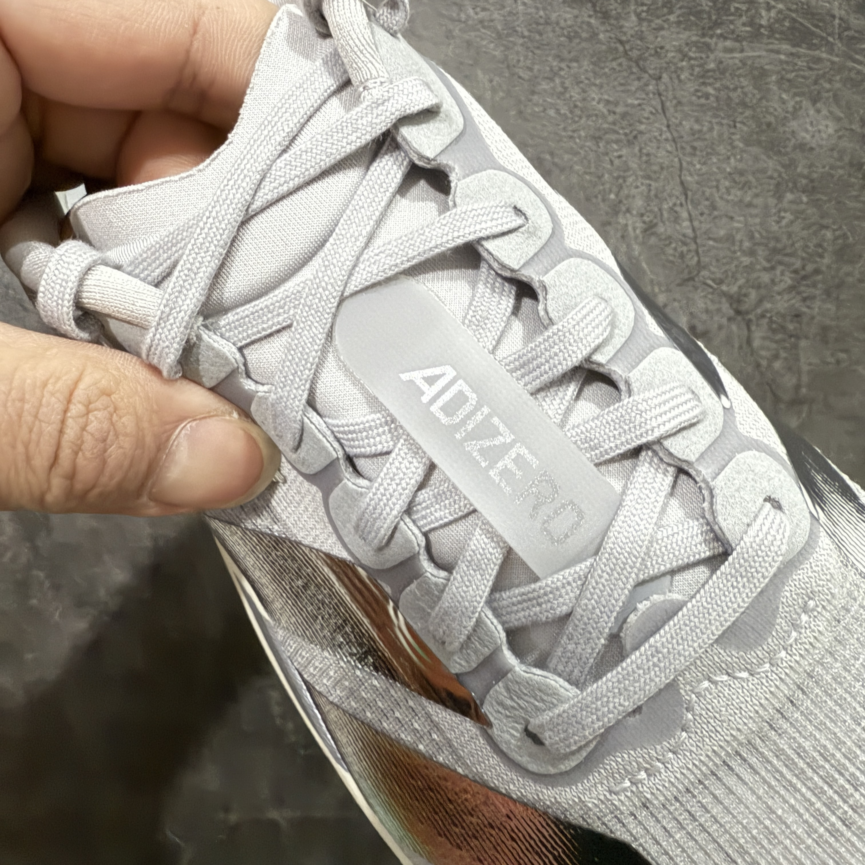 内置碳板 Adidas Adizero Evo SL 低筒 舒适百搭 防滑耐磨 马拉松 训练竞速 跑步鞋 女款 男款 波鞋 灰银 KJ9664