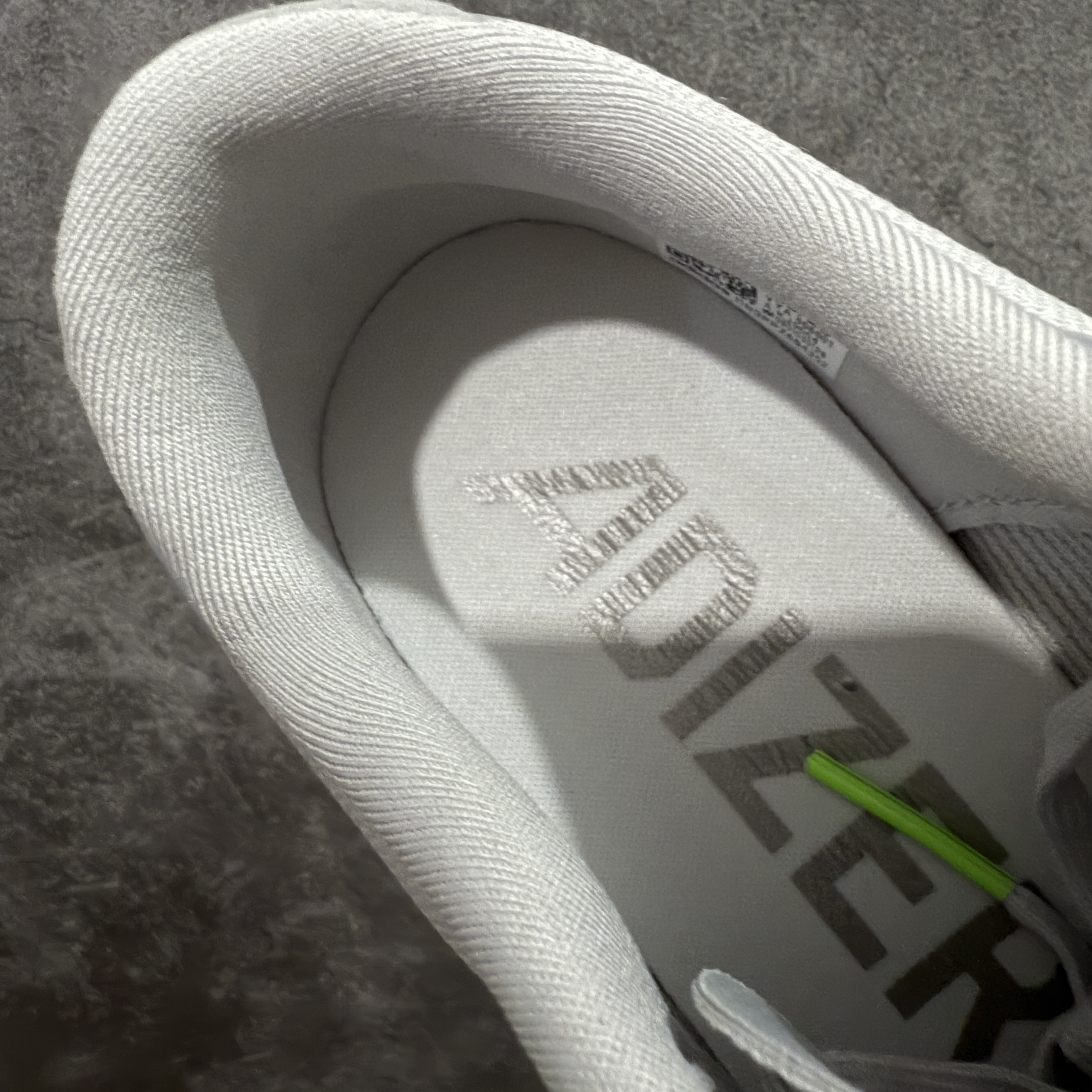 内置碳板 Adidas Adizero Evo SL 低筒 舒适百搭 防滑耐磨 马拉松 训练竞速 跑步鞋 女款 男款 波鞋 灰银 KJ9664