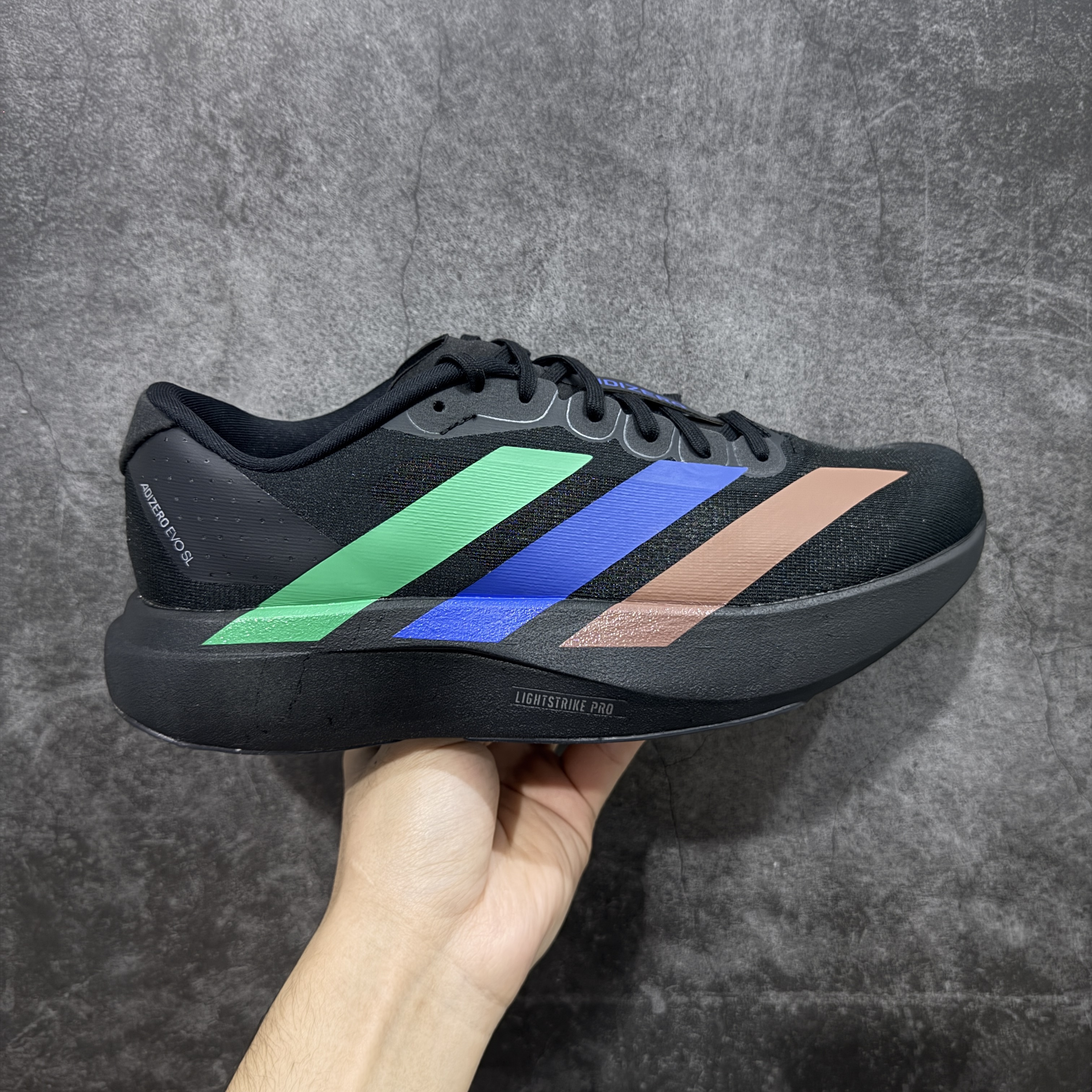 内置碳板 Adidas Adizero Evo SL 低筒 舒适百搭 防滑耐磨 马拉松 训练竞速 跑步鞋 女款 男款 波鞋 黑色绿蓝棕 KI3392