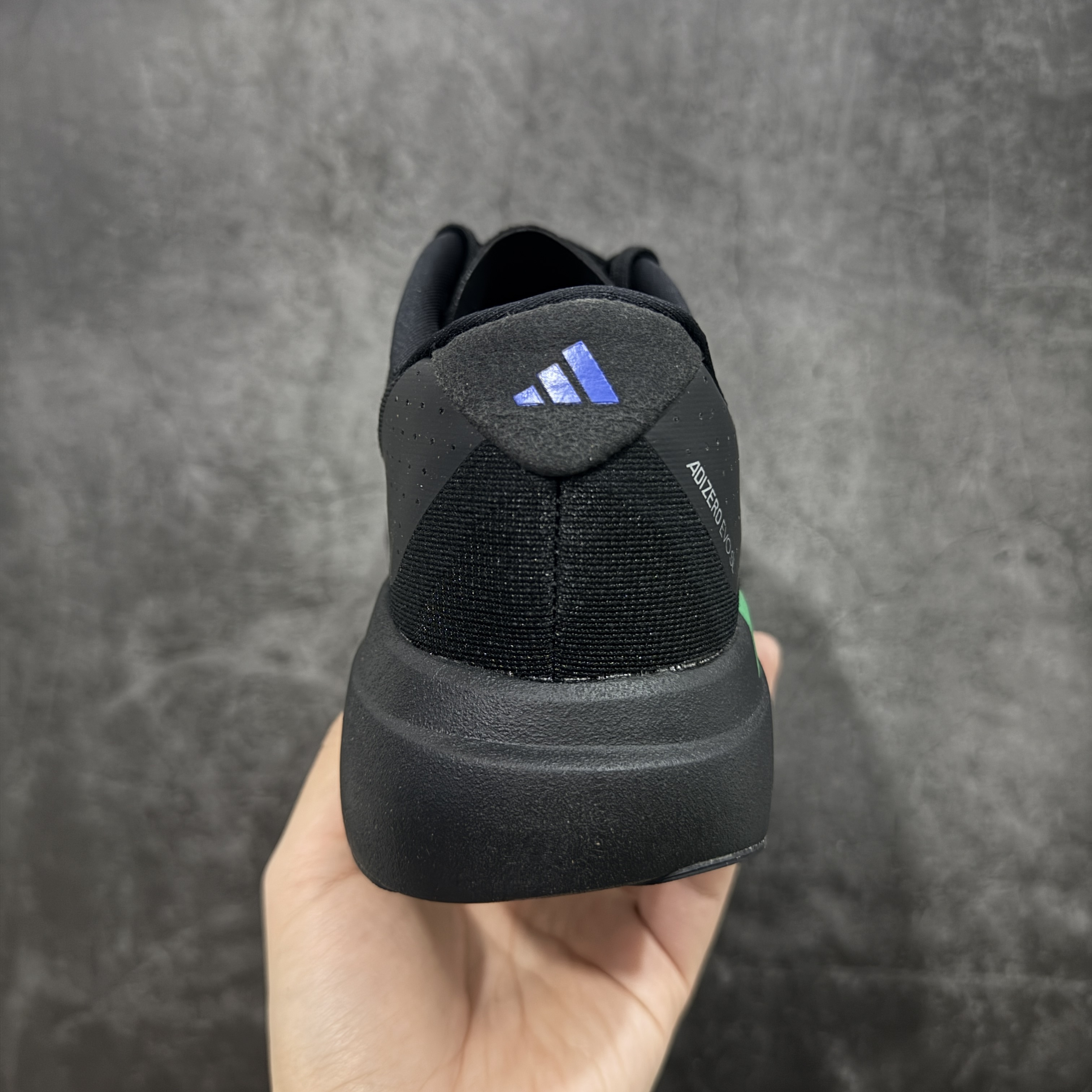 内置碳板 Adidas Adizero Evo SL 低筒 舒适百搭 防滑耐磨 马拉松 训练竞速 跑步鞋 女款 男款 波鞋 黑色绿蓝棕 KI3392