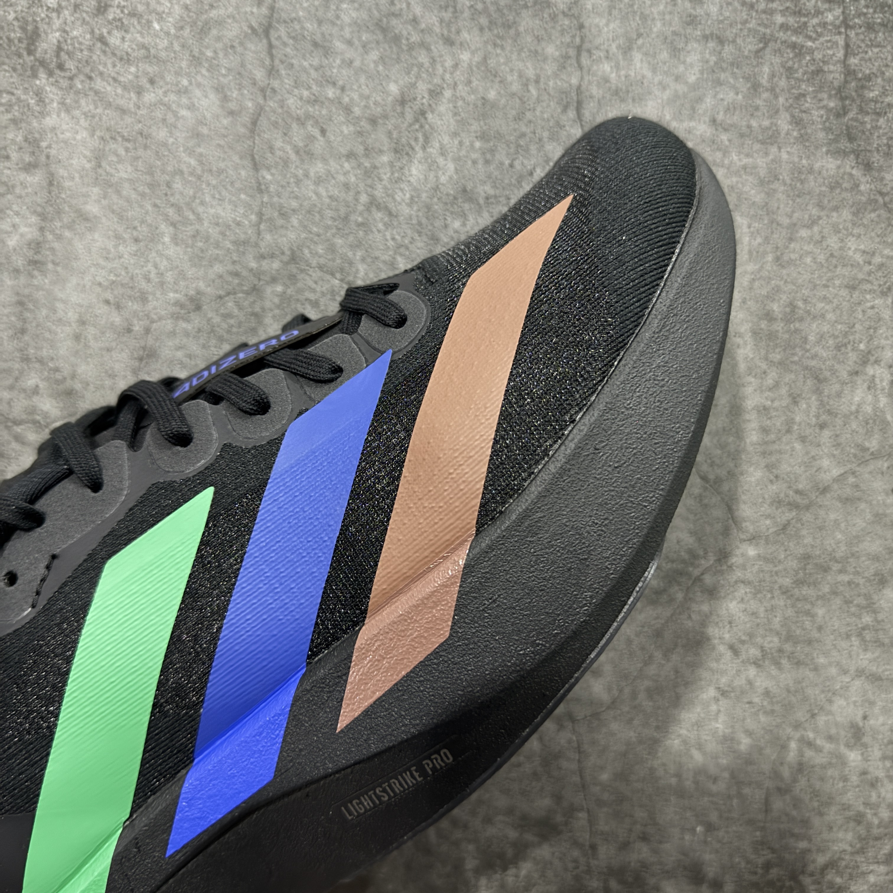 内置碳板 Adidas Adizero Evo SL 低筒 舒适百搭 防滑耐磨 马拉松 训练竞速 跑步鞋 女款 男款 波鞋 黑色绿蓝棕 KI3392