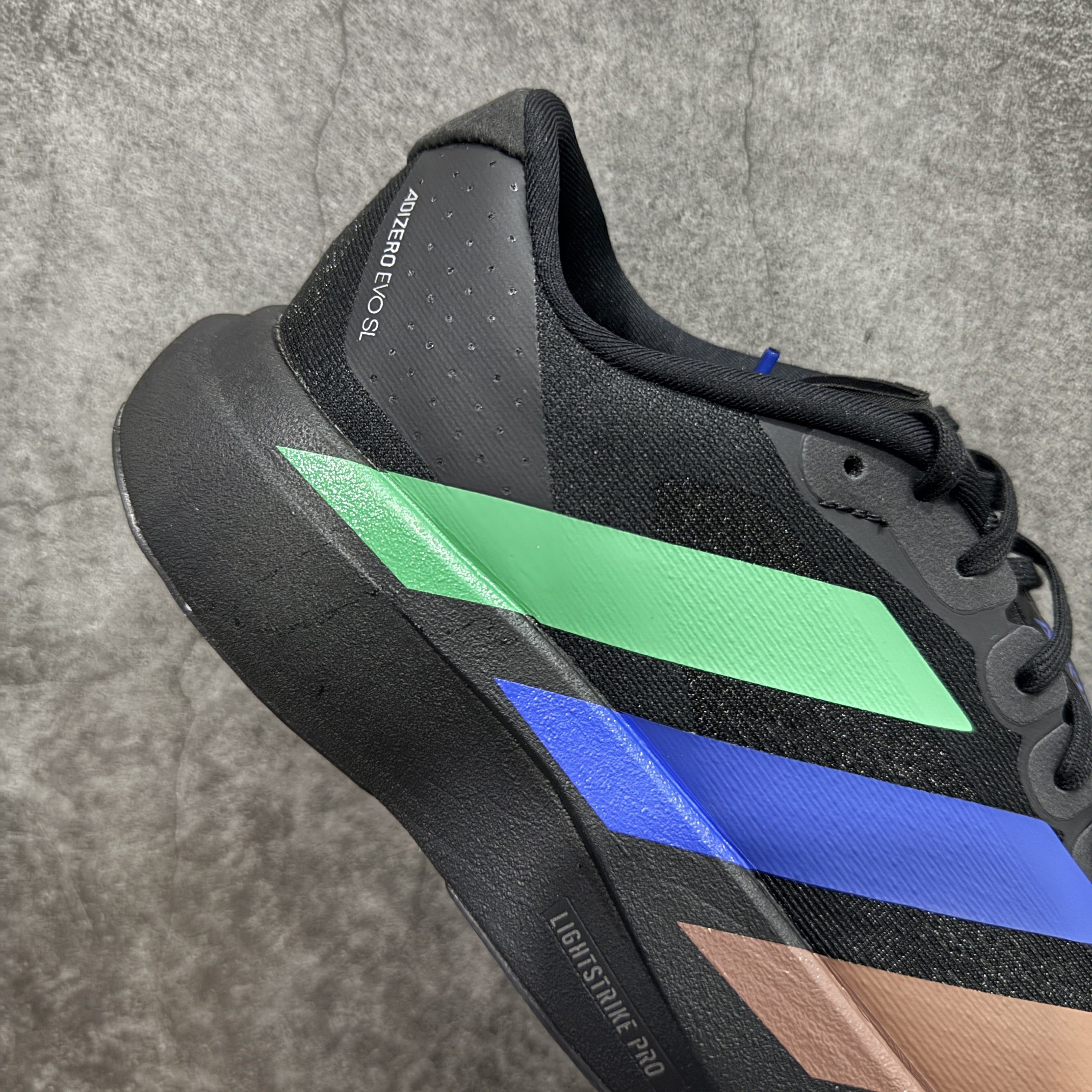 内置碳板 Adidas Adizero Evo SL 低筒 舒适百搭 防滑耐磨 马拉松 训练竞速 跑步鞋 女款 男款 波鞋 黑色绿蓝棕 KI3392