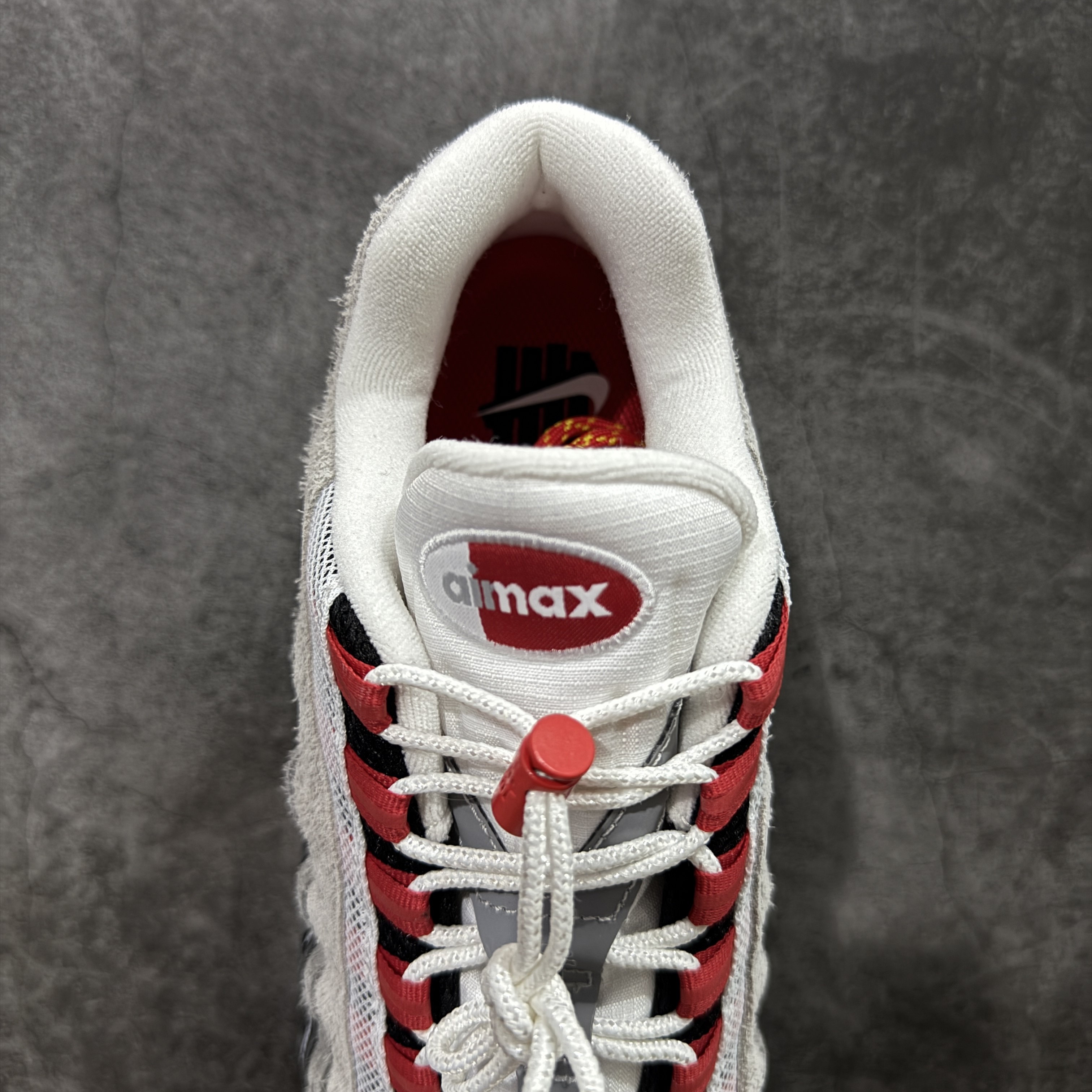 升级最终版UNDEFEATED Nike Air Max 95 低筒 网布防滑 运动鞋 休闲鞋 球鞋 男鞋 波鞋 灰红 IB4523-003