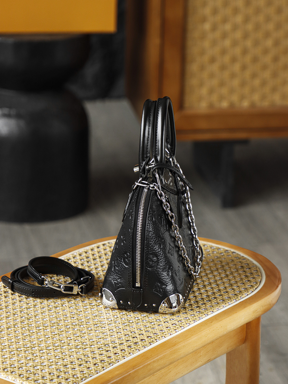 AS LOUIS VUITTON AlmaTrunk BB 全钢五金 经典老花 印花 锁扣 涂层帆布  单肩手提 贝壳包  小号黑色A2 M27812