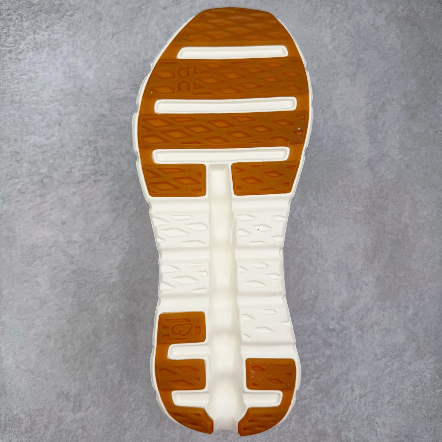 On昂跑 LOEWE x On Cloudtilt 2.0 低筒 时尚舒适防滑耐磨  波鞋 跑步鞋 女款男款  白橙色B0 M929282X30-2109