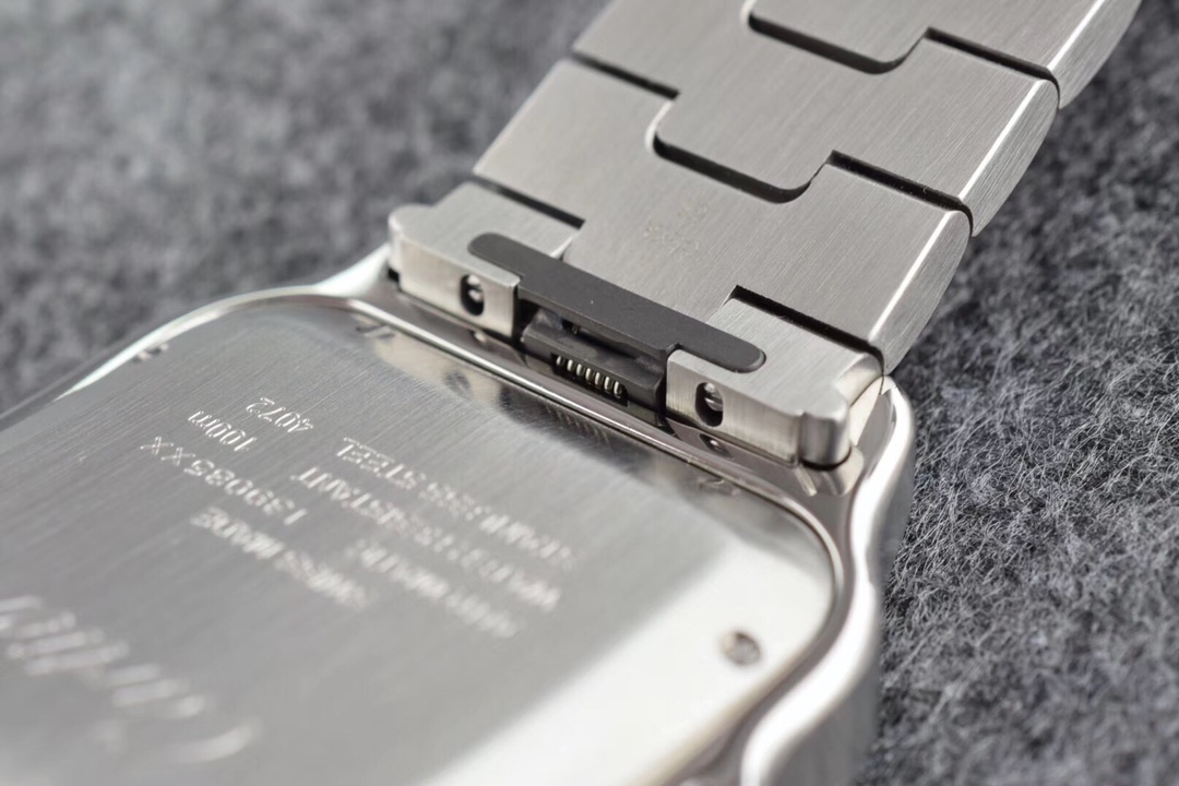 BV CARTIER卡地亚 山度士系列 自动机械机芯 罗马刻度 男表 39.8mm表盘 WSSA0013