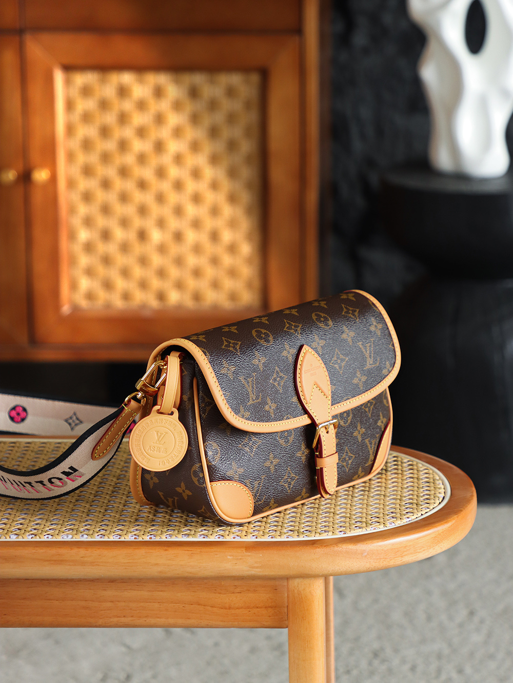 AS LOUIS VUITTON Diane 全钢五金 经典老花 印花 拉链 涂层帆布 法棍 单肩包 棕色A0 M45985