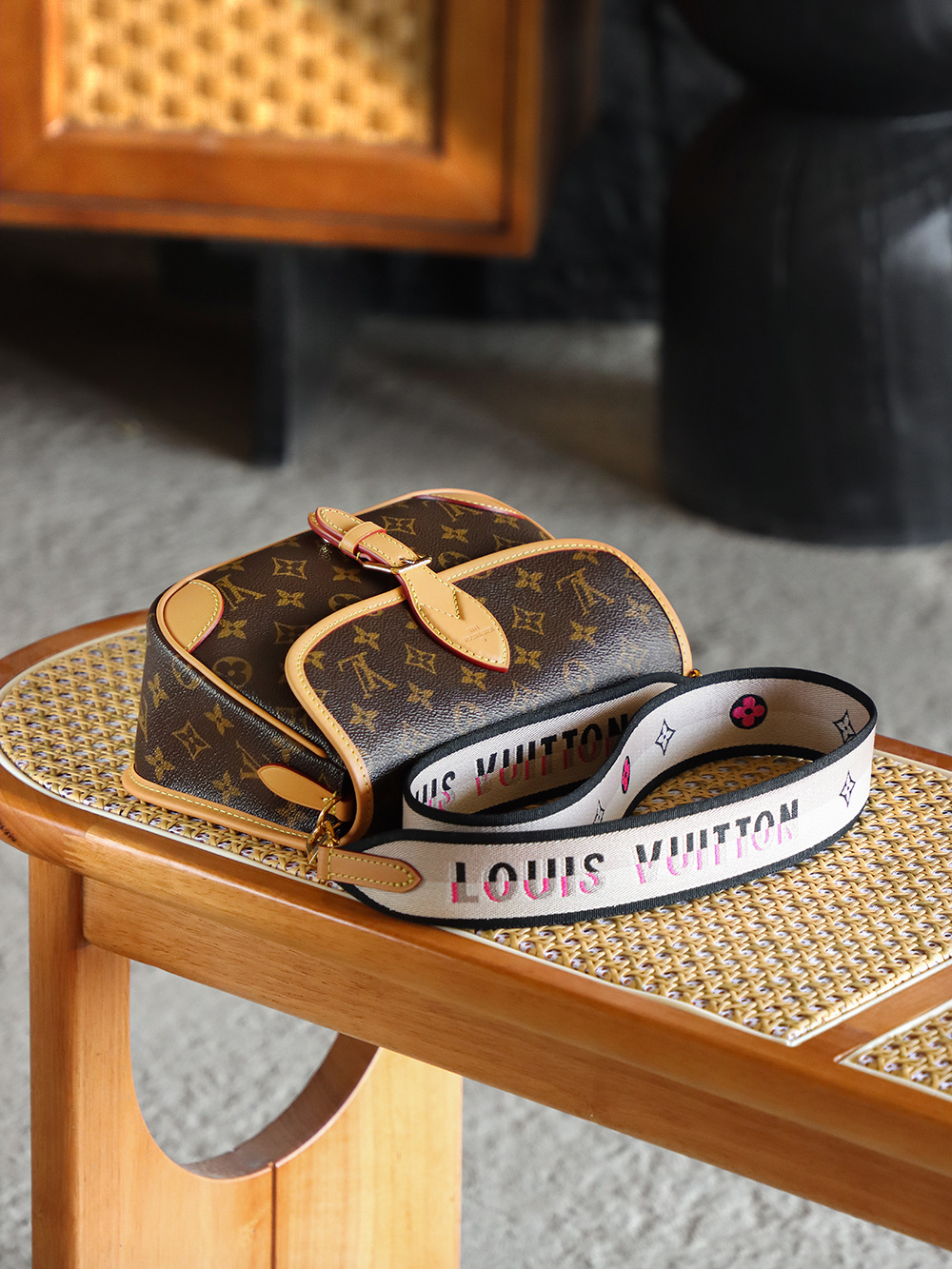 AS LOUIS VUITTON Diane 全钢五金 经典老花 印花 拉链 涂层帆布 法棍 单肩包 棕色A0 M45985