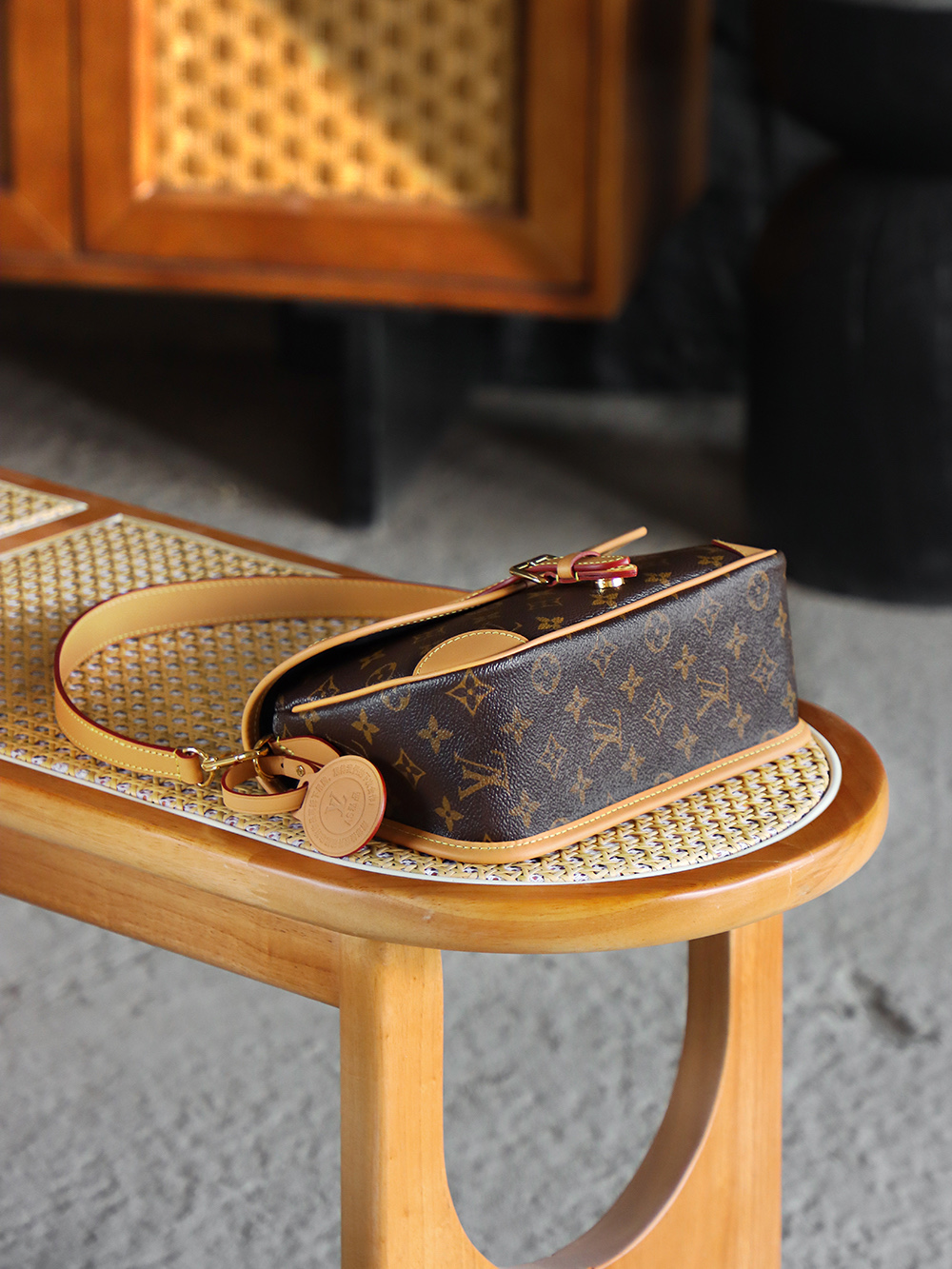 AS LOUIS VUITTON Diane 全钢五金 经典老花 印花 拉链 涂层帆布 法棍 单肩包 棕色A0 M45985