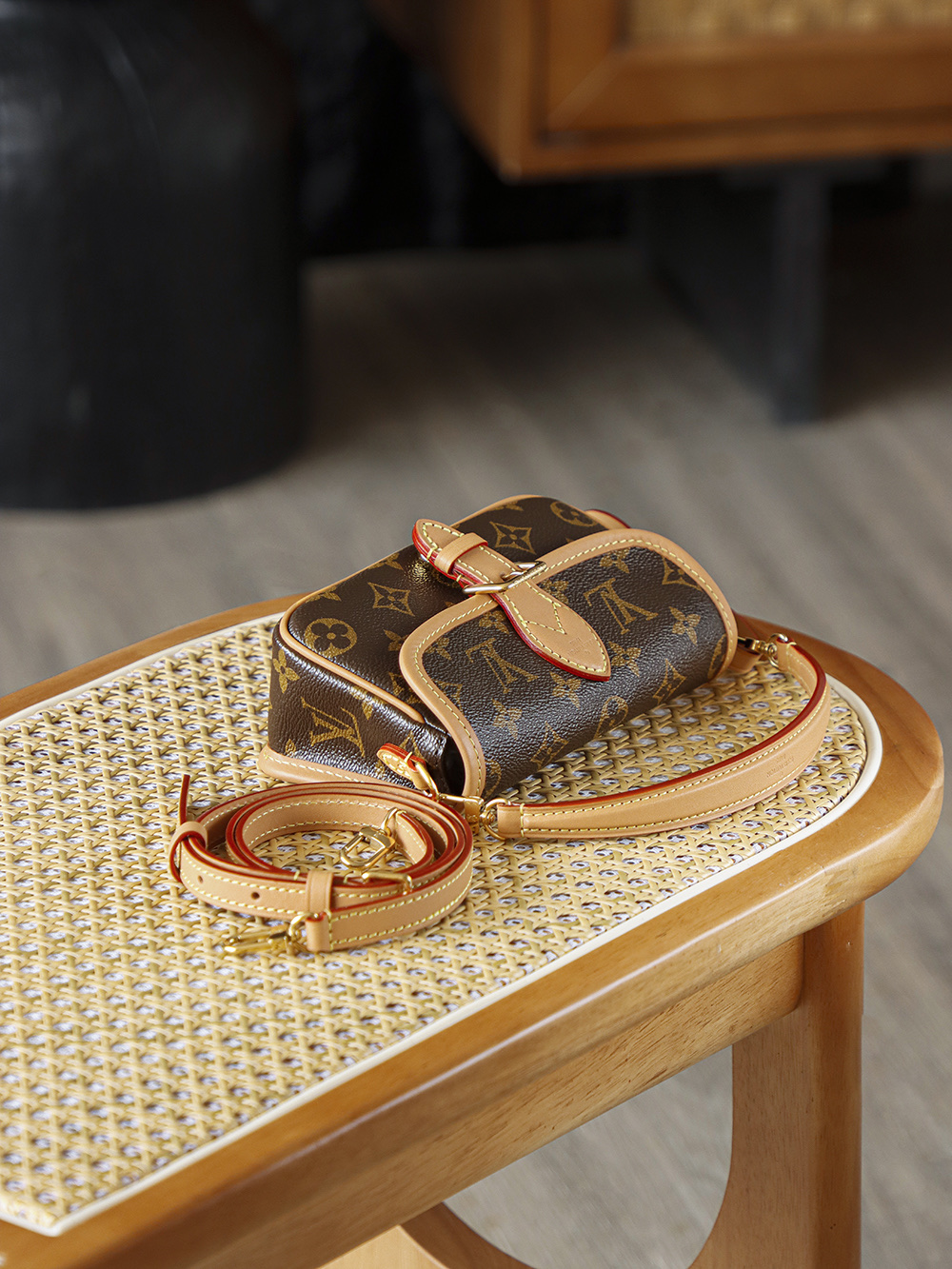 AS LOUIS VUITTON NANO DIANE  全钢五金 经典老花 印花 拉链 涂层帆布 斜挎单肩包 棕色A0 M83298