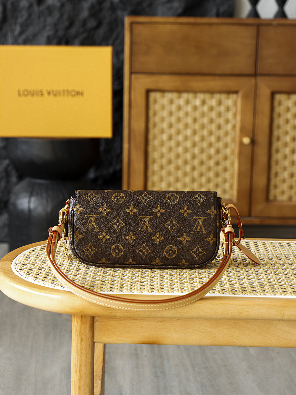 AS LOUIS VUITTON WALLET ON CHAIN IVY  全钢五金 经典老花 印花 拉链 涂层帆布 手提 斜挎单肩包 棕色A0 M81911