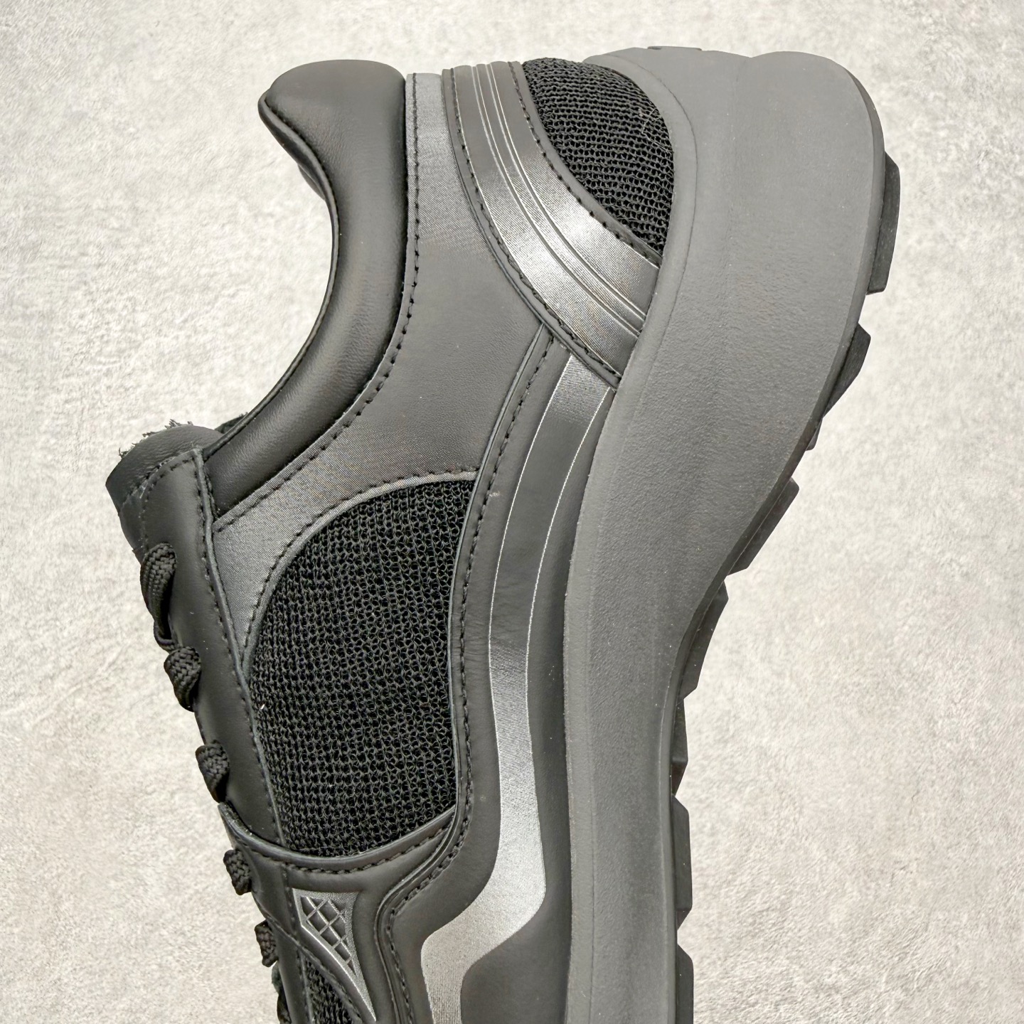 CHANEL 香奈儿 26C 徽标 银灰色 低筒 运动鞋 休闲鞋 跑步鞋 女鞋 黑色 G47012-B23027-U6224