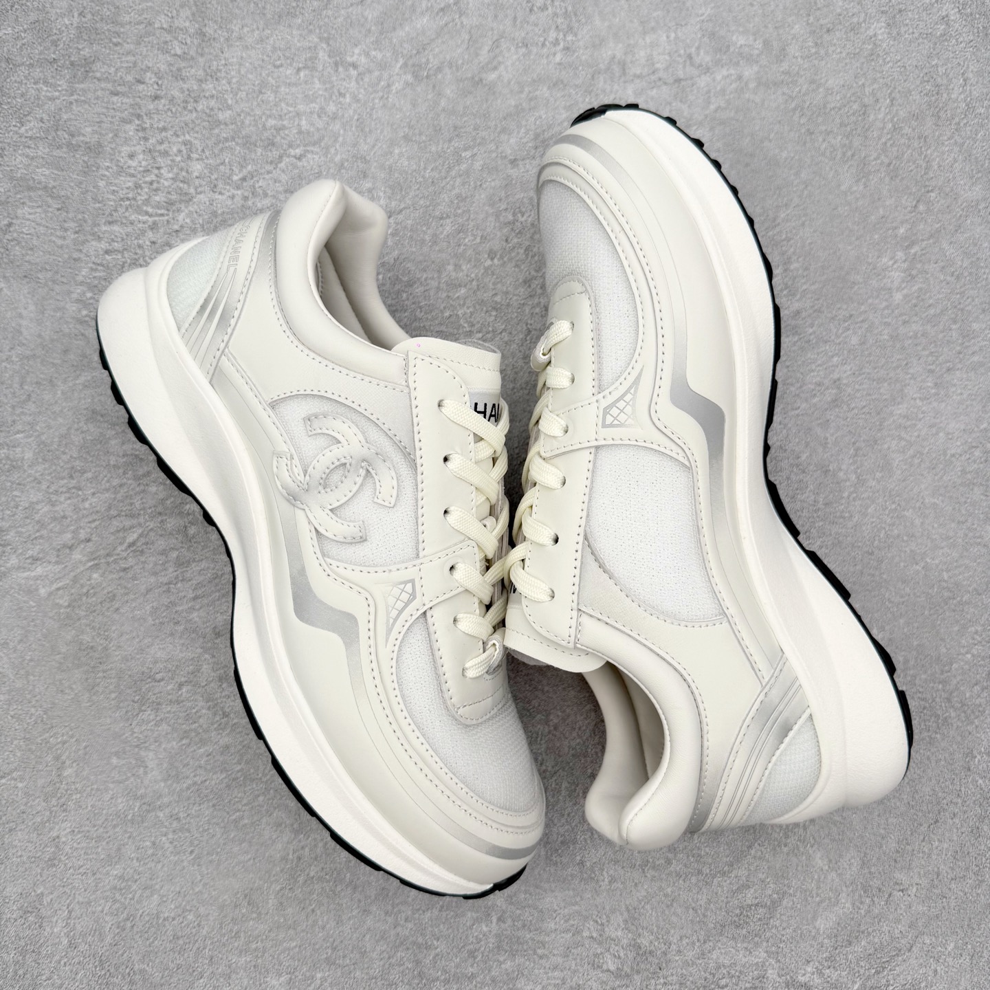 CHANEL 香奈儿 26C 徽标 银灰色 低筒 运动鞋 休闲鞋 跑步鞋 女鞋 白色 G47012 B23027 U6225