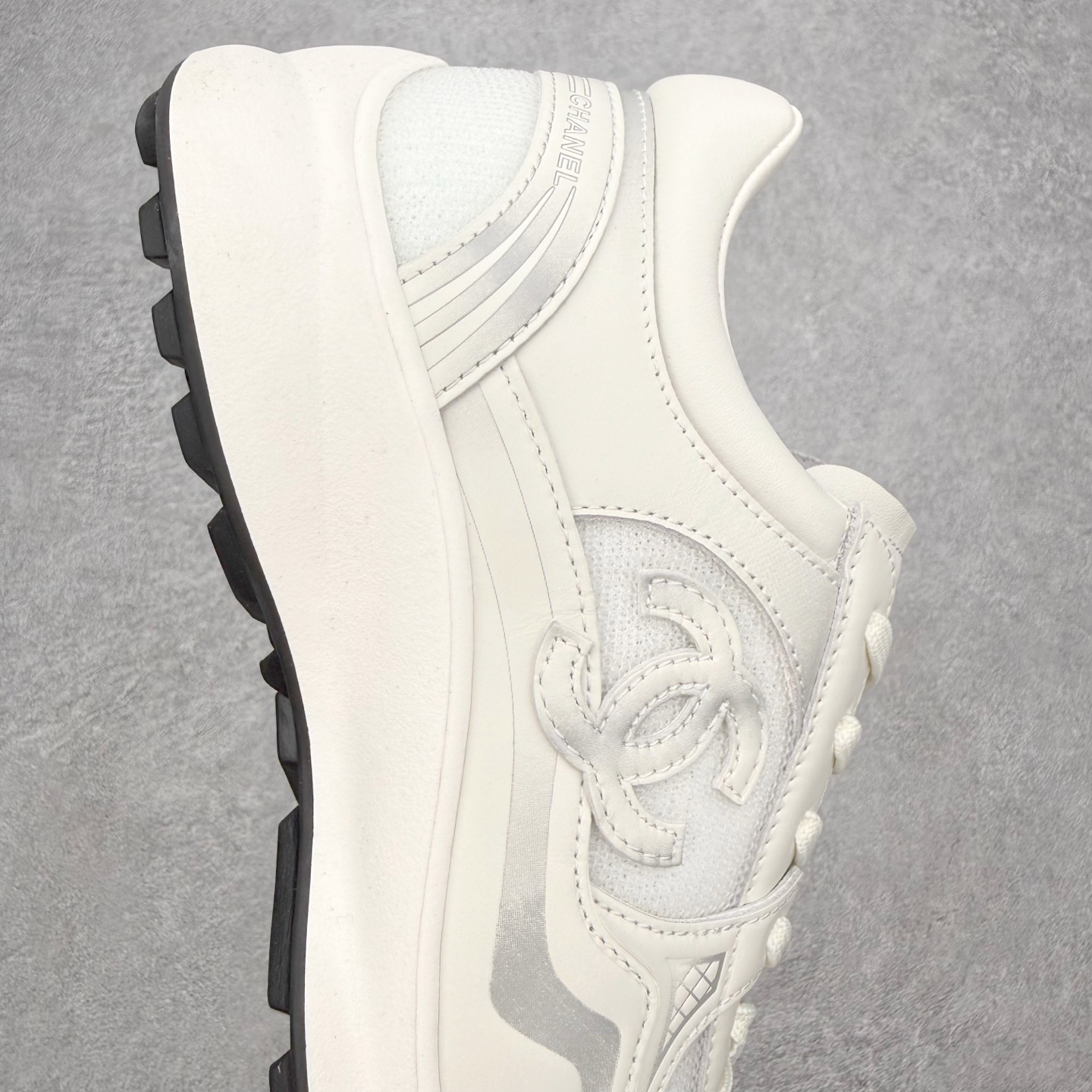 CHANEL 香奈儿 26C 徽标 银灰色 低筒 运动鞋 休闲鞋 跑步鞋 女鞋 白色 G47012 B23027 U6225