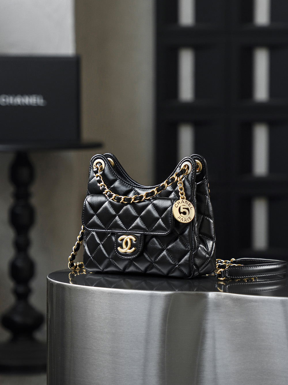 顶规 Chanel 香奈儿 HOBO 25S 嬉皮 头层皮 手提袋 斜挎包 包包  黑色  AS4323-B20567-94305