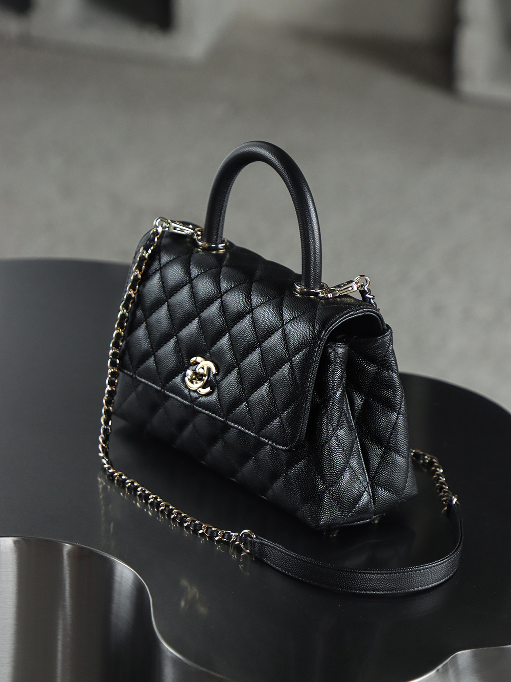 顶规 Chanel 香奈儿 Coco Handle  22P 憨豆 头层皮 手提袋 斜挎包 包包  黑色 A50 A92990-B05061-94305