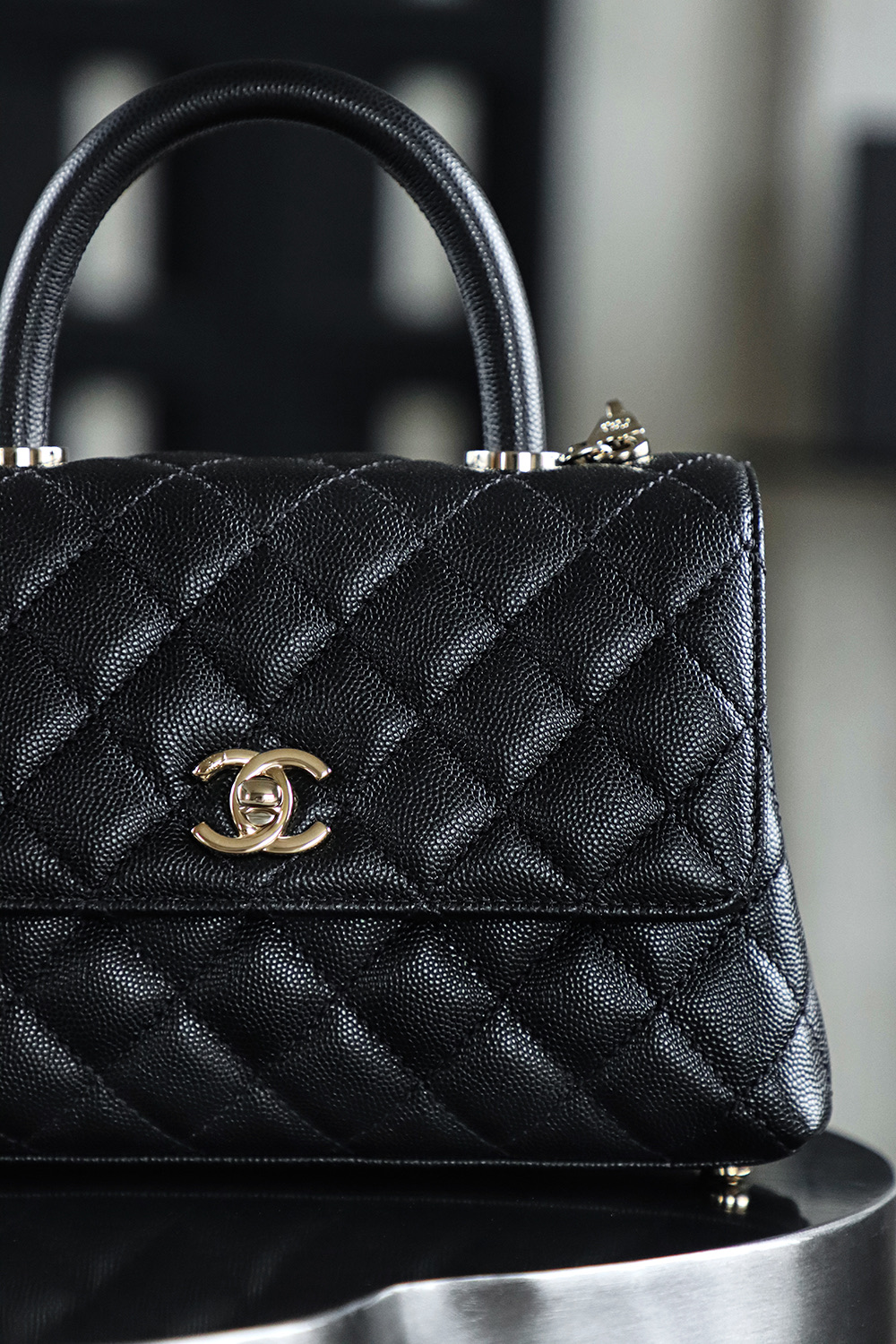 顶规 Chanel 香奈儿 Coco Handle  22P 憨豆 头层皮 手提袋 斜挎包 包包  黑色 A50 A92990-B05061-94305