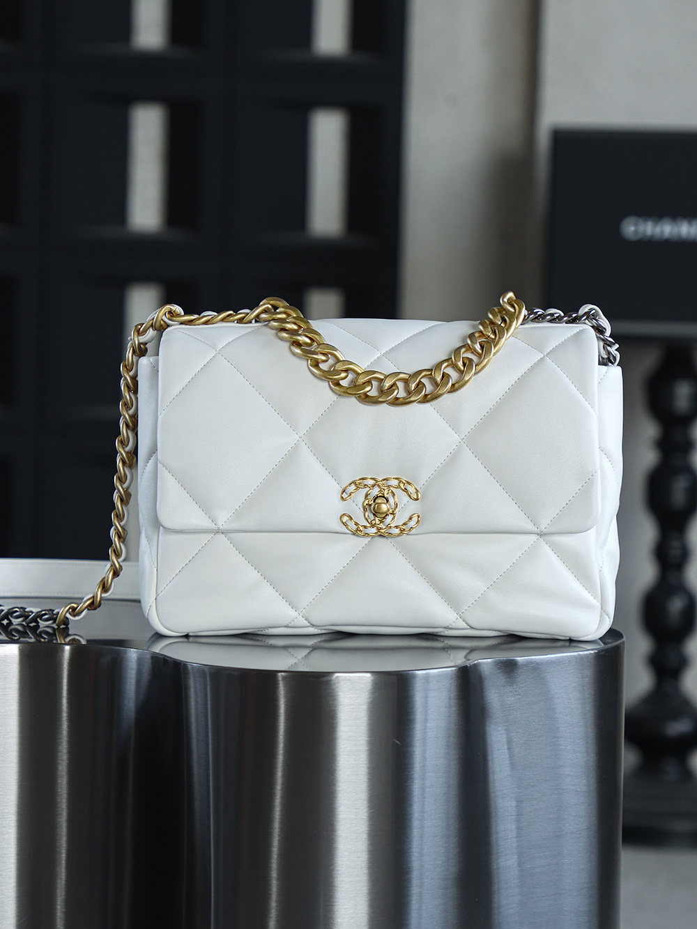 顶规 Chanel 香奈儿 19 Bag 头层皮 手提袋 斜挎包 包包  小号 白金 AS1160-B04852-10601