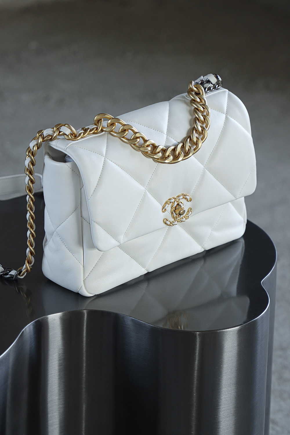 顶规 Chanel 香奈儿 19 Bag 头层皮 手提袋 斜挎包 包包  小号 白金 AS1160-B04852-10601