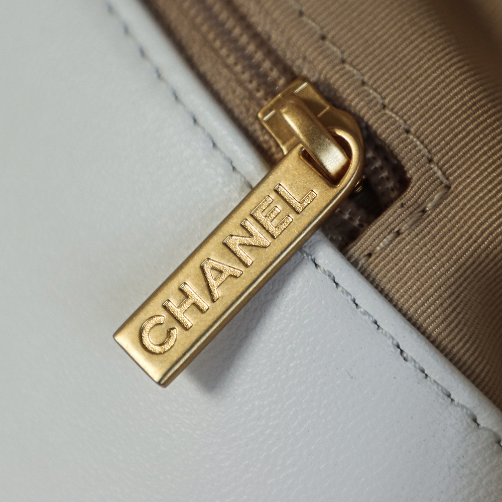 顶规 Chanel 香奈儿 19 Bag 头层皮 手提袋 斜挎包 包包  小号 白金 AS1160-B04852-10601