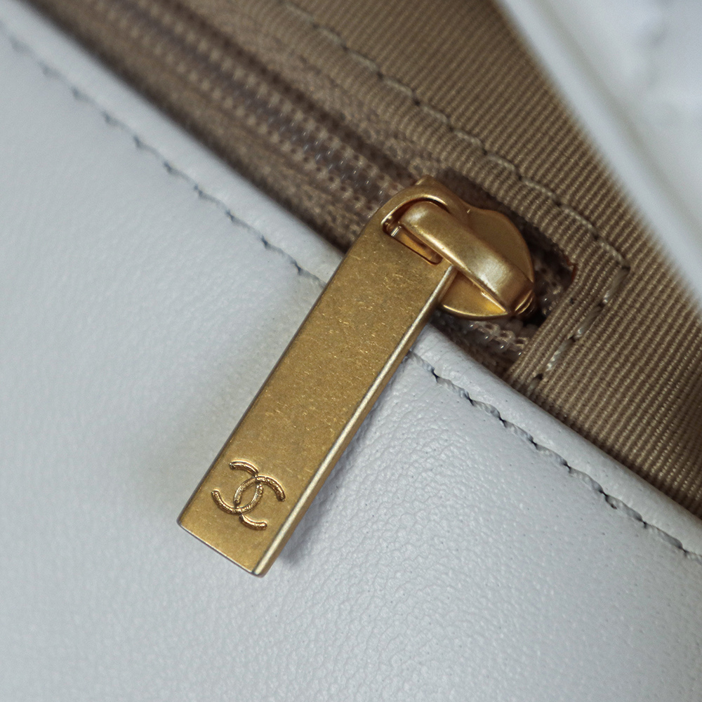 顶规 Chanel 香奈儿 19 Bag 头层皮 手提袋 斜挎包 包包  小号 白金 AS1160-B04852-10601