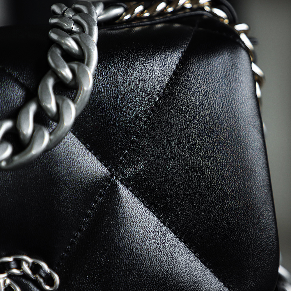 顶规 Chanel 香奈儿 19 Bag 头层皮 手提袋 斜挎包 包包  小号 黑银色 AS1160-B07327-94305