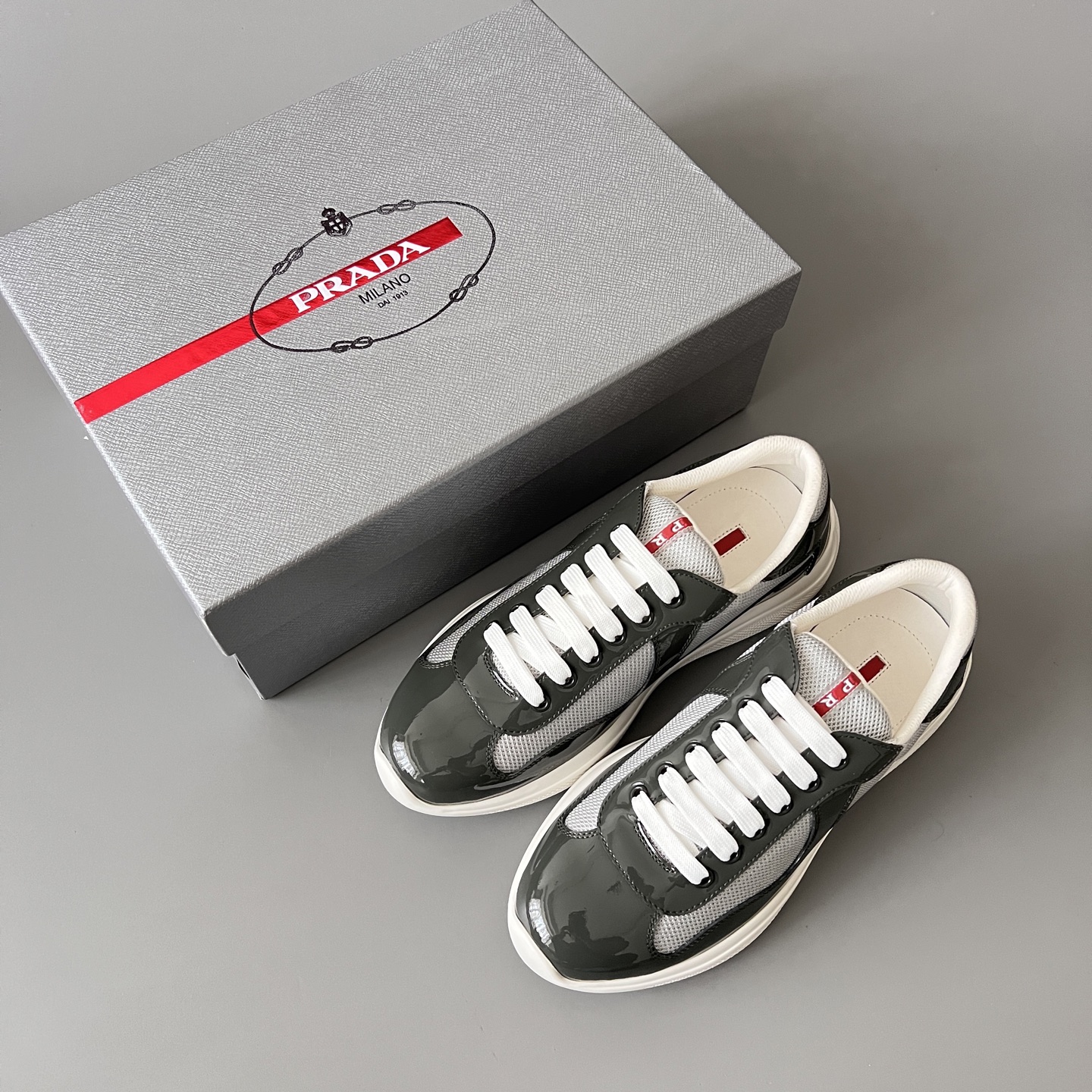 Prada 普拉达 America's Cup  系列 皮革 和织物面料 运动鞋 男士 煤灰色  4E3400_ASZ_F0X8Y_F_G000