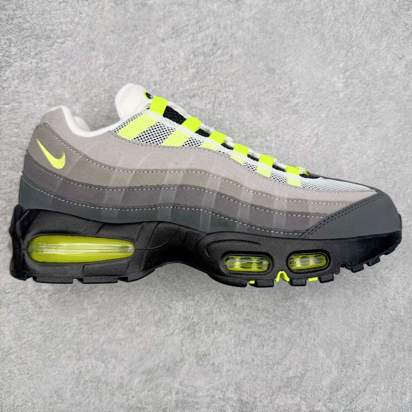 升级最终版UNDEFEATED Nike Air Max 95  低筒 网布防滑 运动鞋 休闲鞋 球鞋 男鞋 波鞋  2025 灰绿 HM4740-001