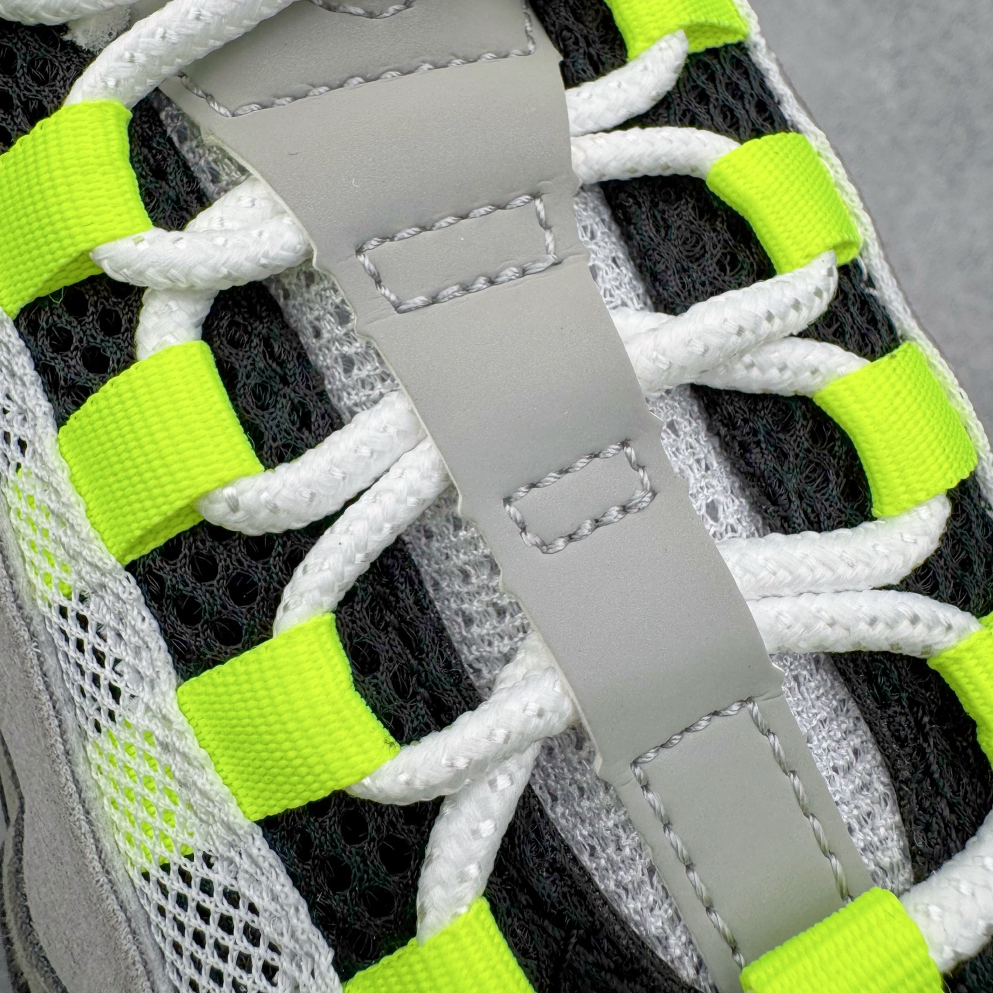 升级最终版UNDEFEATED Nike Air Max 95  低筒 网布防滑 运动鞋 休闲鞋 球鞋 男鞋 波鞋  2025 灰绿 HM4740-001