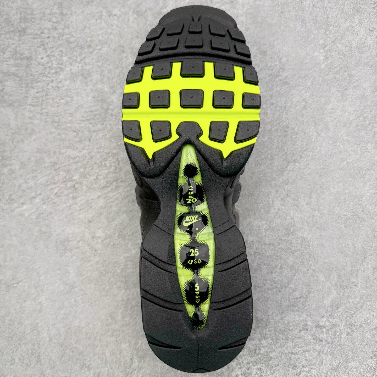 升级最终版UNDEFEATED Nike Air Max 95  低筒 网布防滑 运动鞋 休闲鞋 球鞋 男鞋 波鞋  2025 灰绿 HM4740-001