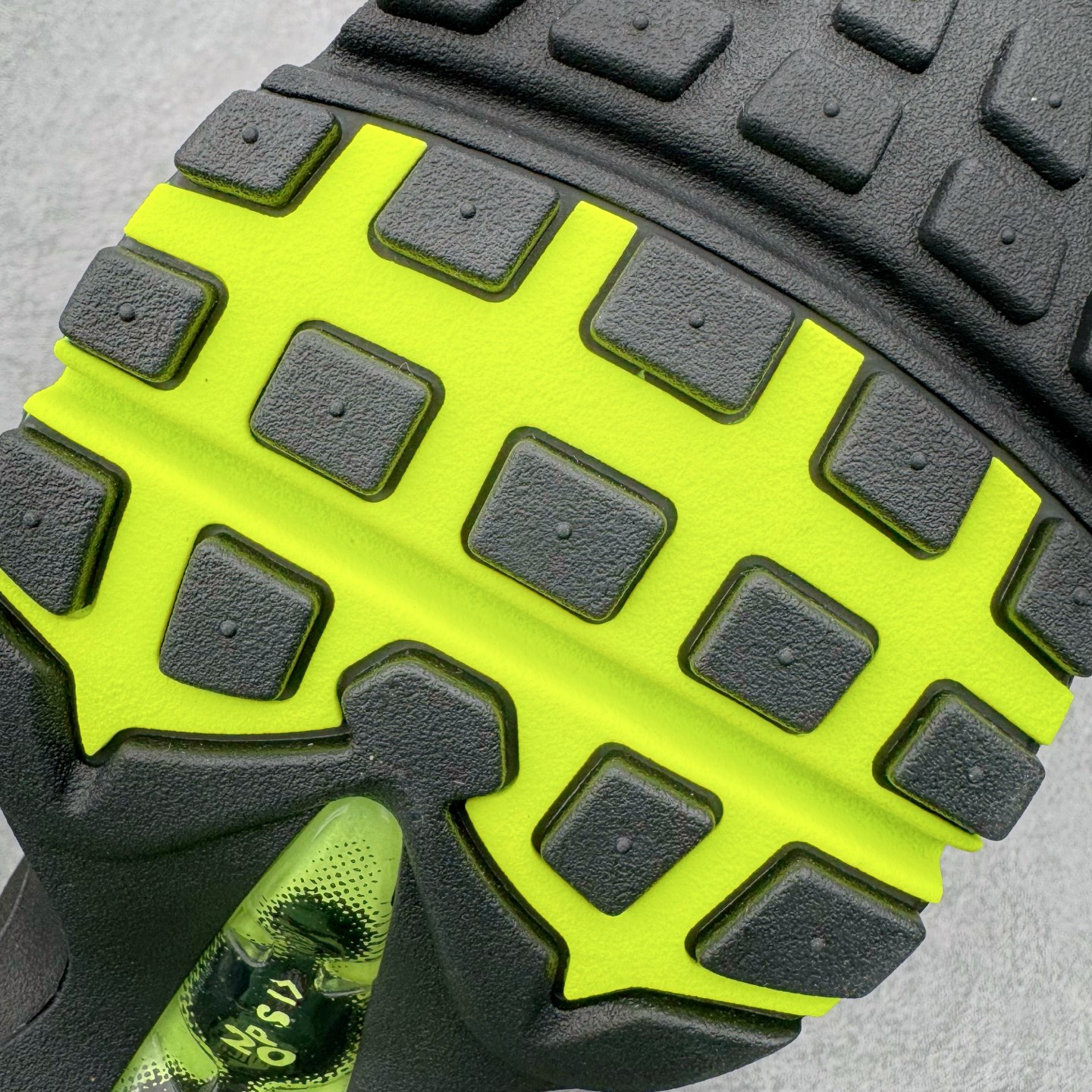 升级最终版UNDEFEATED Nike Air Max 95  低筒 网布防滑 运动鞋 休闲鞋 球鞋 男鞋 波鞋  2025 灰绿 HM4740-001