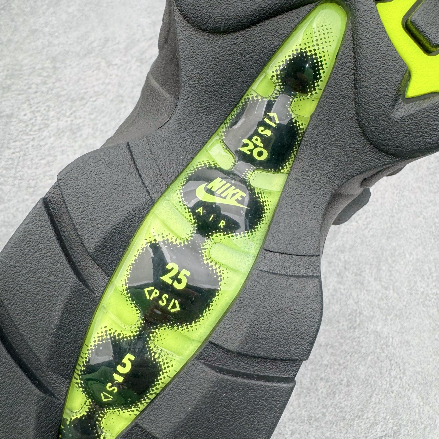 升级最终版UNDEFEATED Nike Air Max 95  低筒 网布防滑 运动鞋 休闲鞋 球鞋 男鞋 波鞋  2025 灰绿 HM4740-001