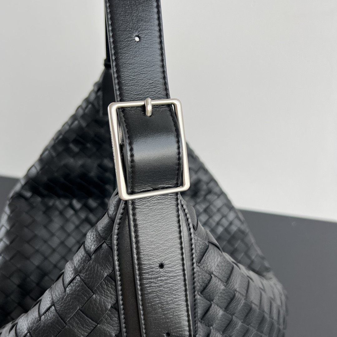 大号 BV 葆蝶家  Hobo Intrecciato 编织设计 购物袋 流浪手提袋 斜款包 男款  鹿皮  黑色806976 