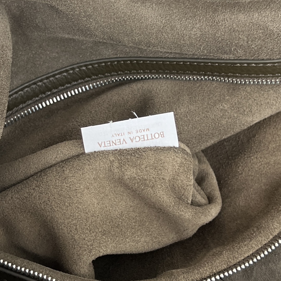 大号 BV 葆蝶家  Hobo Intrecciato 编织设计 购物袋 流浪手提袋 斜款包 男款  鹿皮  深卡其色806976 