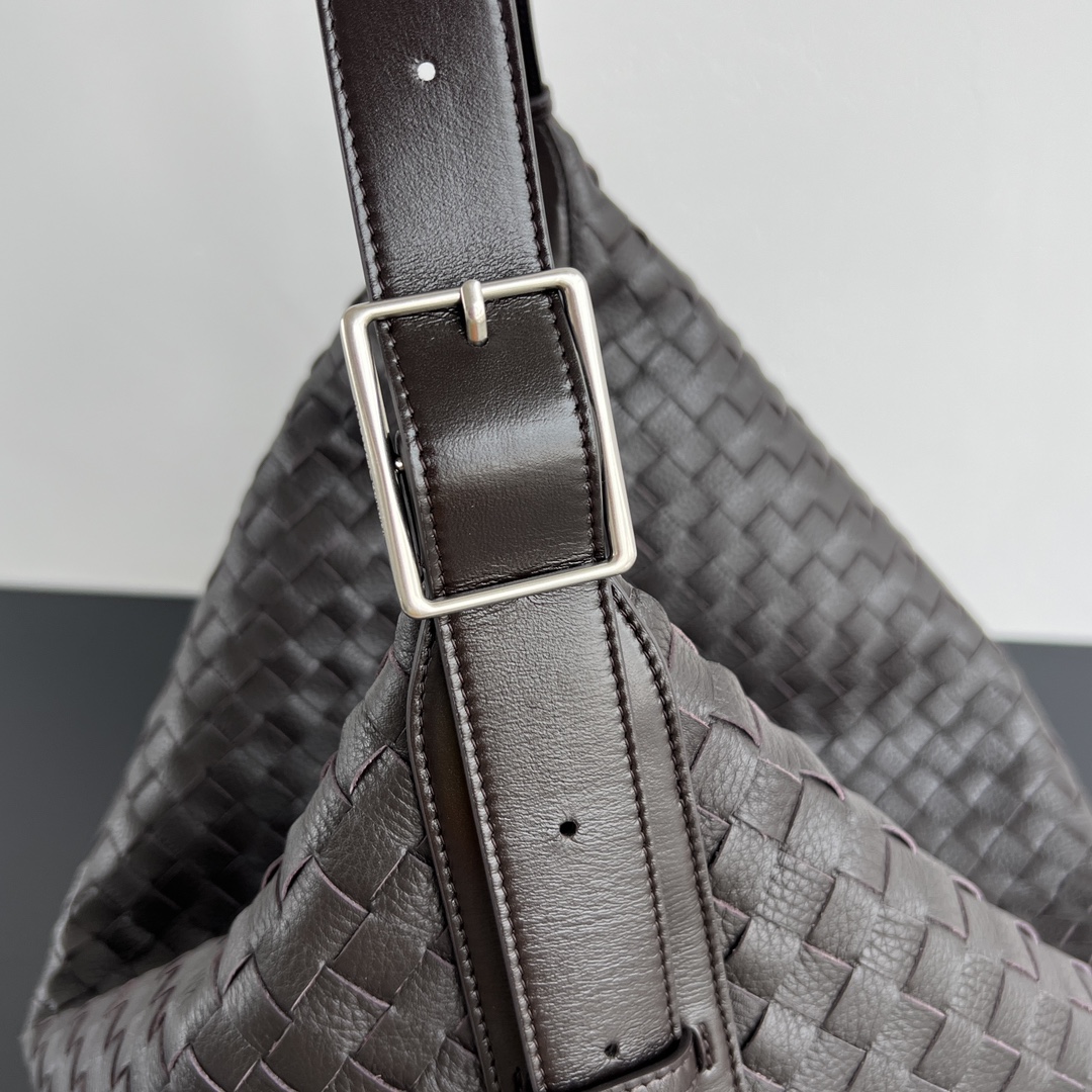 大号 BV 葆蝶家  Hobo Intrecciato 编织设计 购物袋 流浪手提袋 斜款包 男款  鹿皮  深棕色806976 