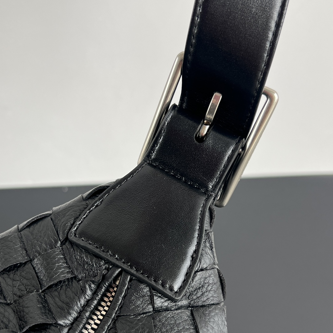 中号 BV 葆蝶家  Hobo Intrecciato 编织设计 购物袋 流浪手提袋 斜款包 男款  鹿皮  黑色 806974V4TD18803