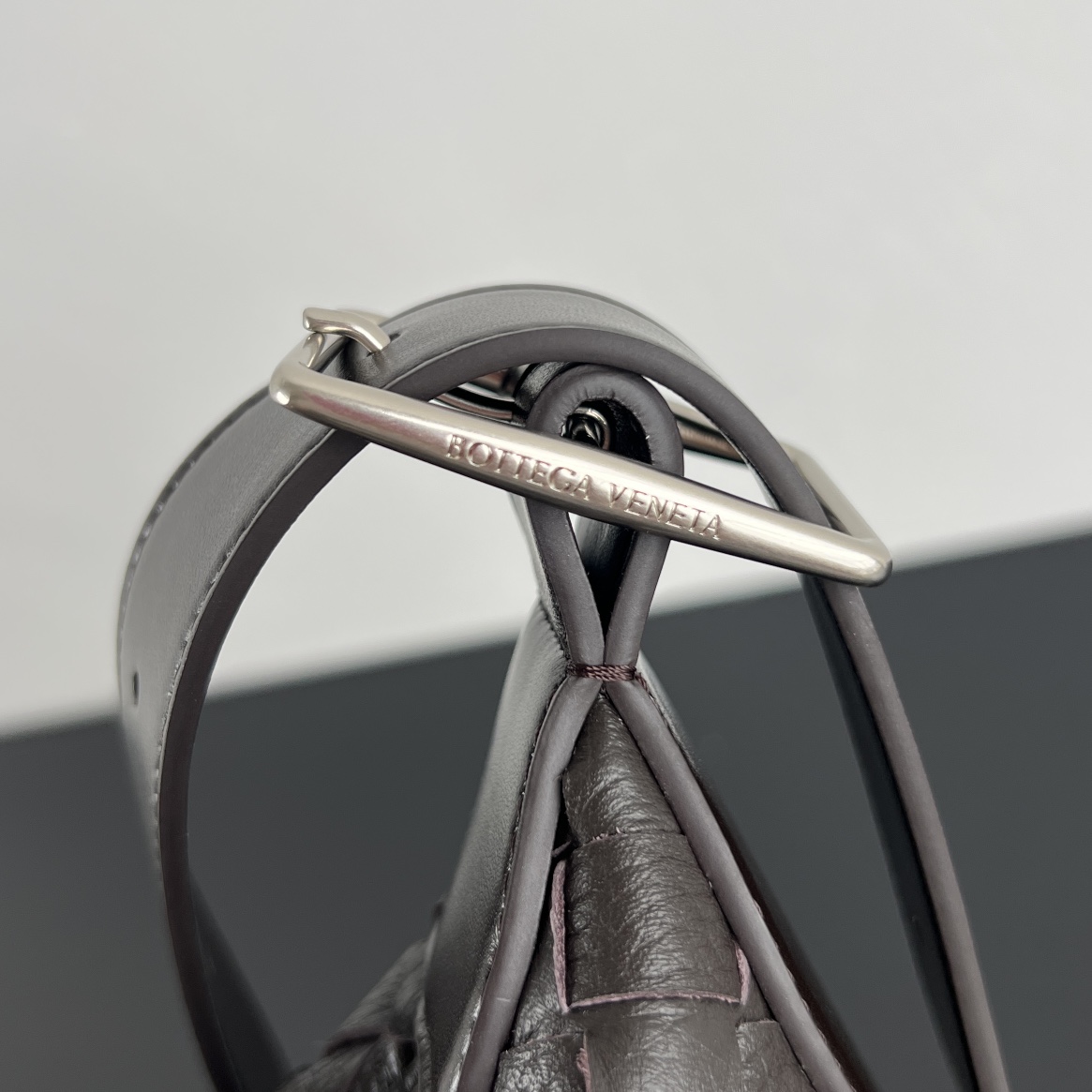 中号 BV 葆蝶家  Hobo Intrecciato 编织设计 购物袋 流浪手提袋 斜款包 男款  鹿皮  棕色 806974