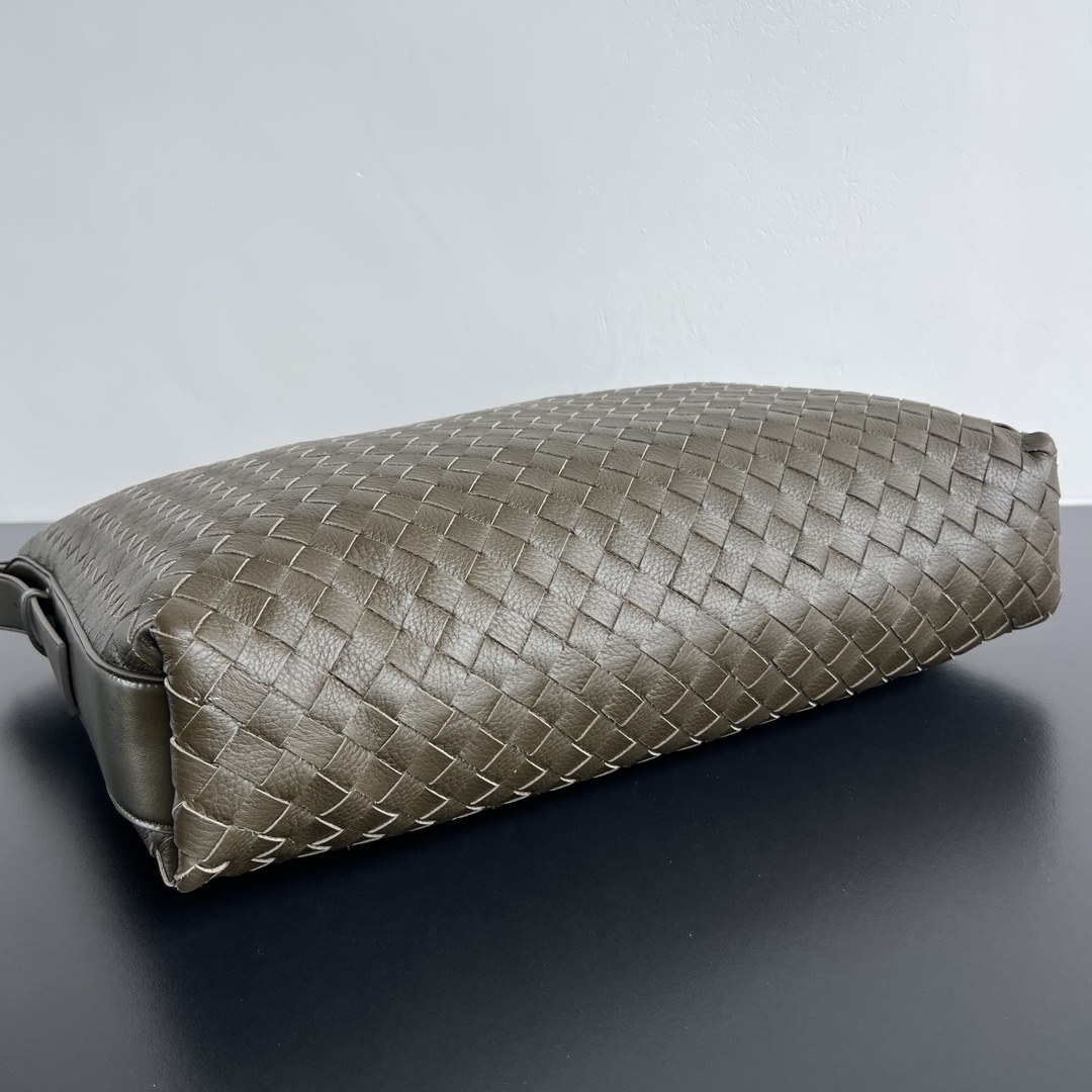 中号 BV 葆蝶家  Hobo Intrecciato 编织设计 购物袋 流浪手提袋 斜款包 男款  鹿皮  深卡其色 806974