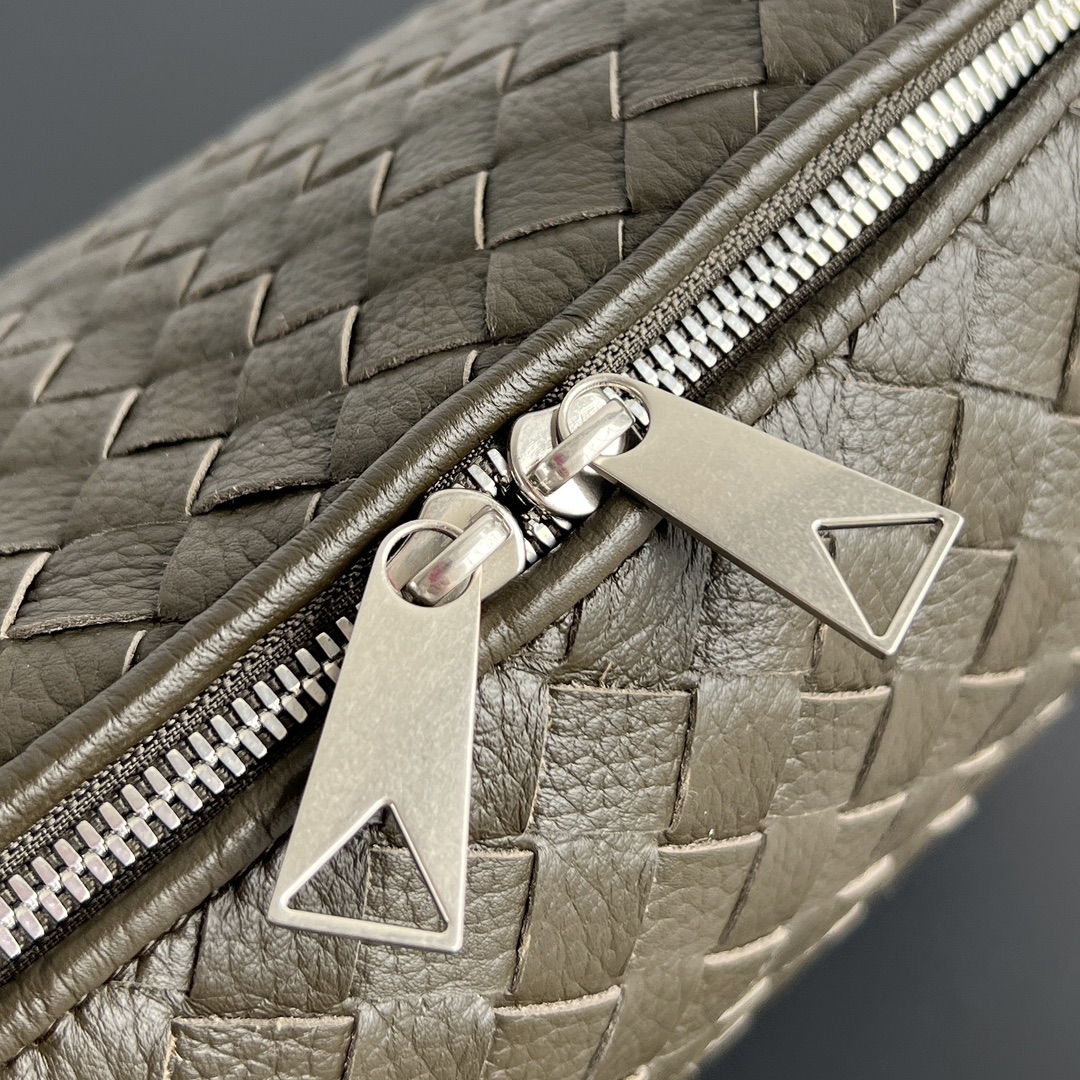 中号 BV 葆蝶家  Hobo Intrecciato 编织设计 购物袋 流浪手提袋 斜款包 男款  鹿皮  深卡其色 806974