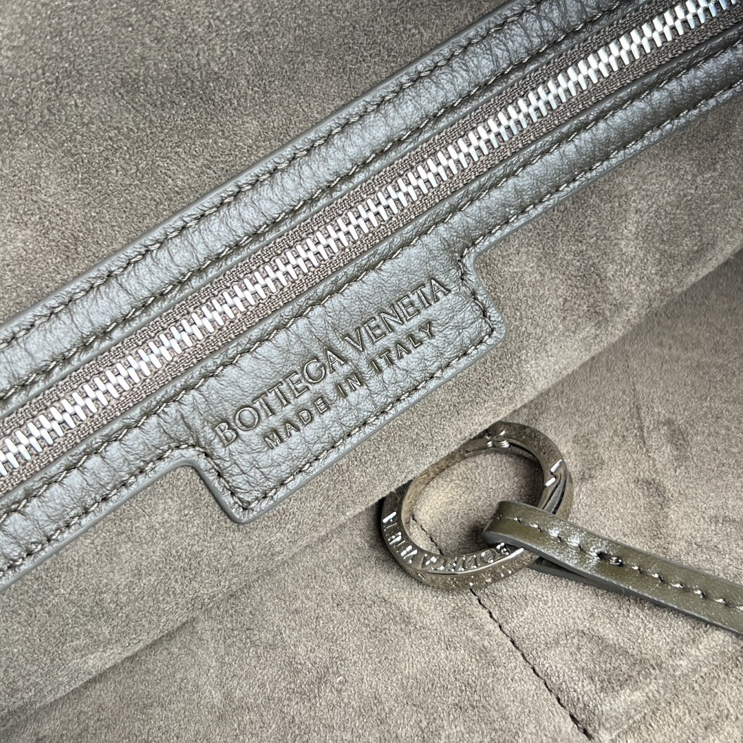 中号 BV 葆蝶家  Hobo Intrecciato 编织设计 购物袋 流浪手提袋 斜款包 男款  鹿皮  深卡其色 806974