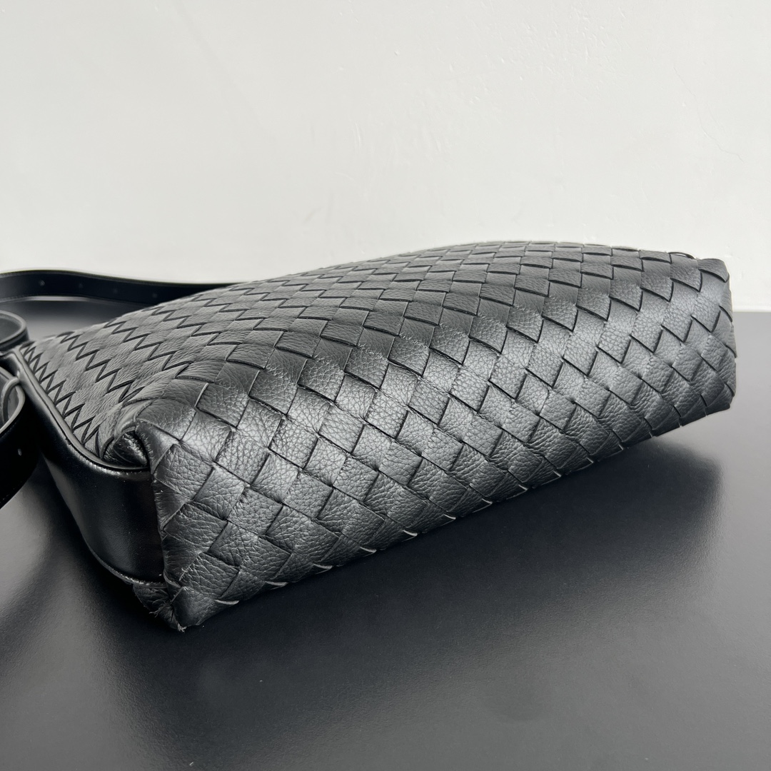 小号 BV 葆蝶家  Hobo Intrecciato 编织设计 购物袋 流浪手提袋 斜款包 男款  鹿皮  黑色 239988V3UN11275