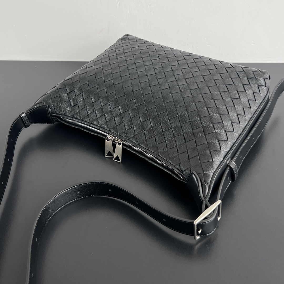 小号 BV 葆蝶家  Hobo Intrecciato 编织设计 购物袋 流浪手提袋 斜款包 男款  鹿皮  黑色 239988V3UN11275