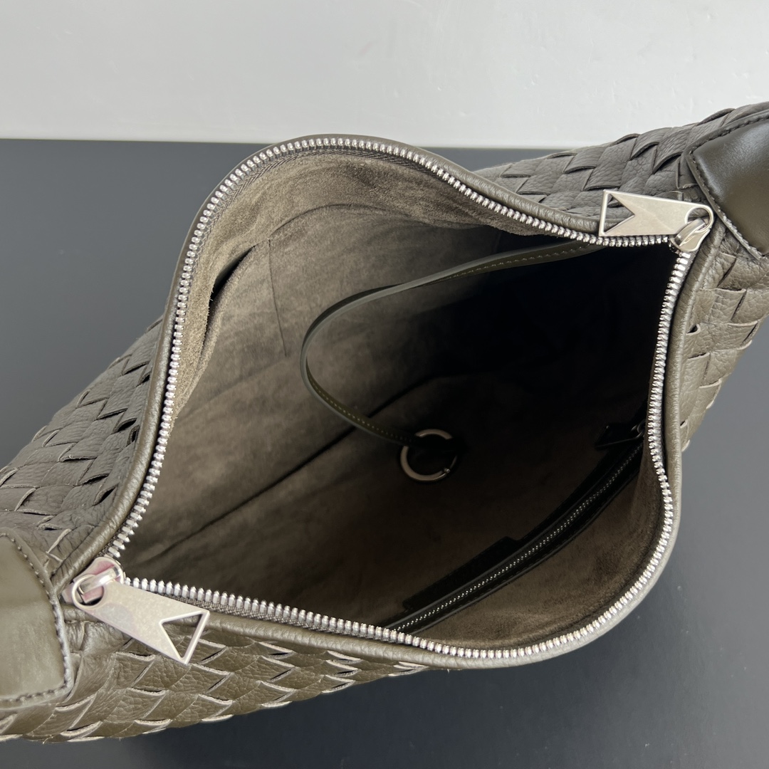 小号 BV 葆蝶家  Hobo Intrecciato 编织设计 购物袋 流浪手提袋 斜款包 男款  鹿皮  深卡其色 239988 