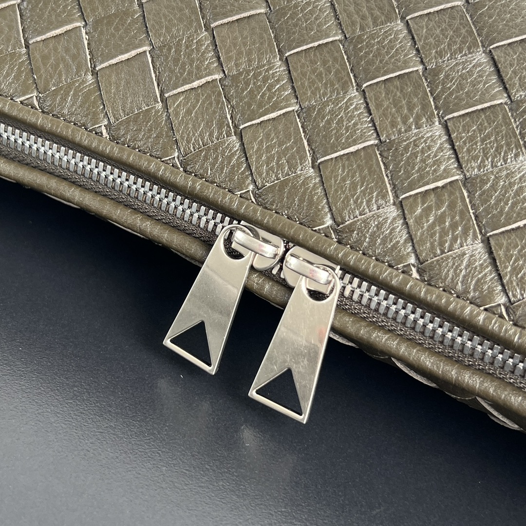 小号 BV 葆蝶家  Hobo Intrecciato 编织设计 购物袋 流浪手提袋 斜款包 男款  鹿皮  深卡其色 239988 