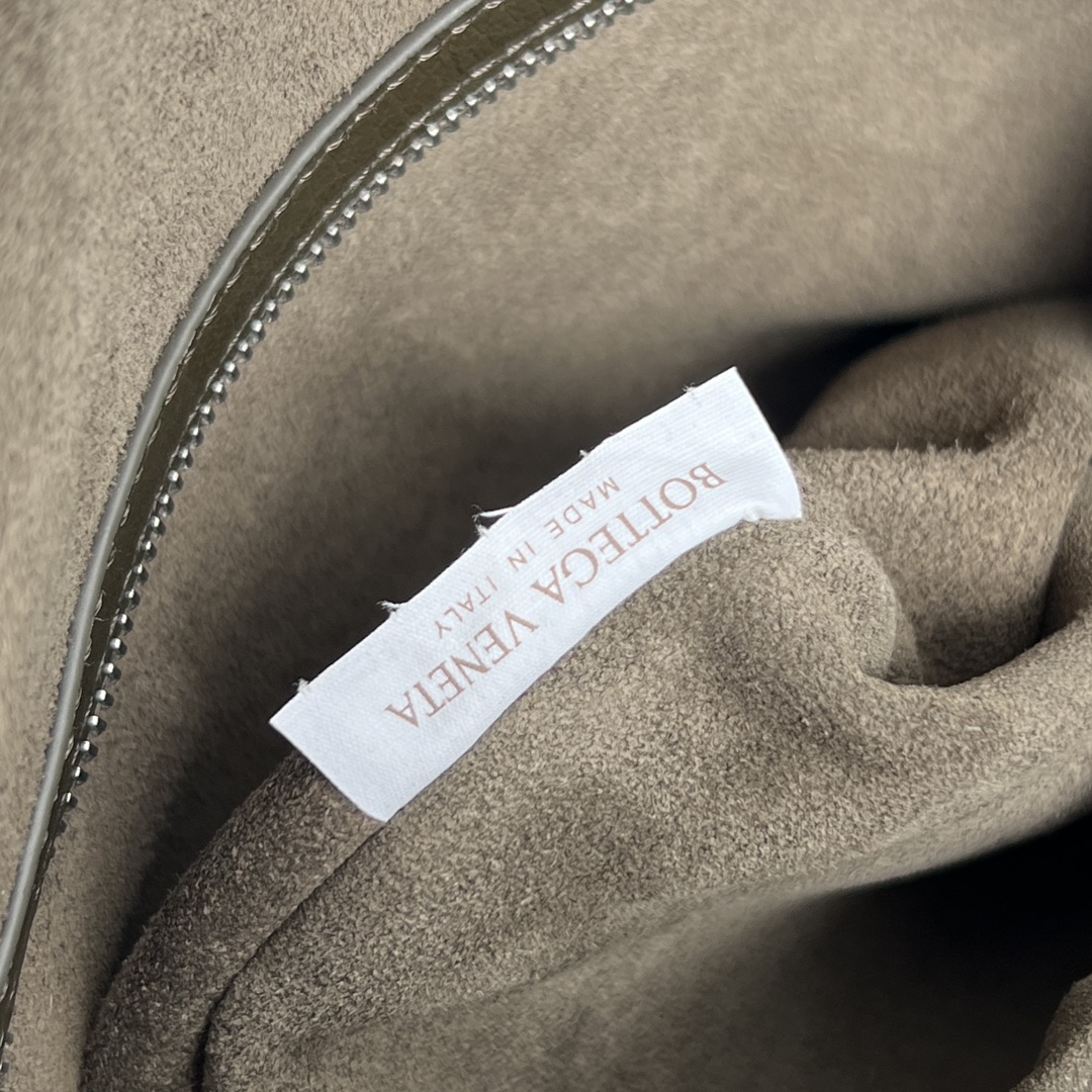 小号 BV 葆蝶家  Hobo Intrecciato 编织设计 购物袋 流浪手提袋 斜款包 男款  鹿皮  深卡其色 239988 