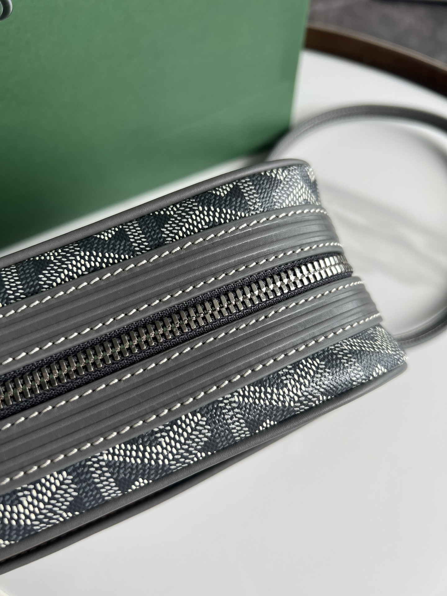 戈雅 GOYARD Cap-Vert Y  字老花满印抗压皮革手柄 帆布拼牛皮 相机包  CAPVE2PMLTY 灰色