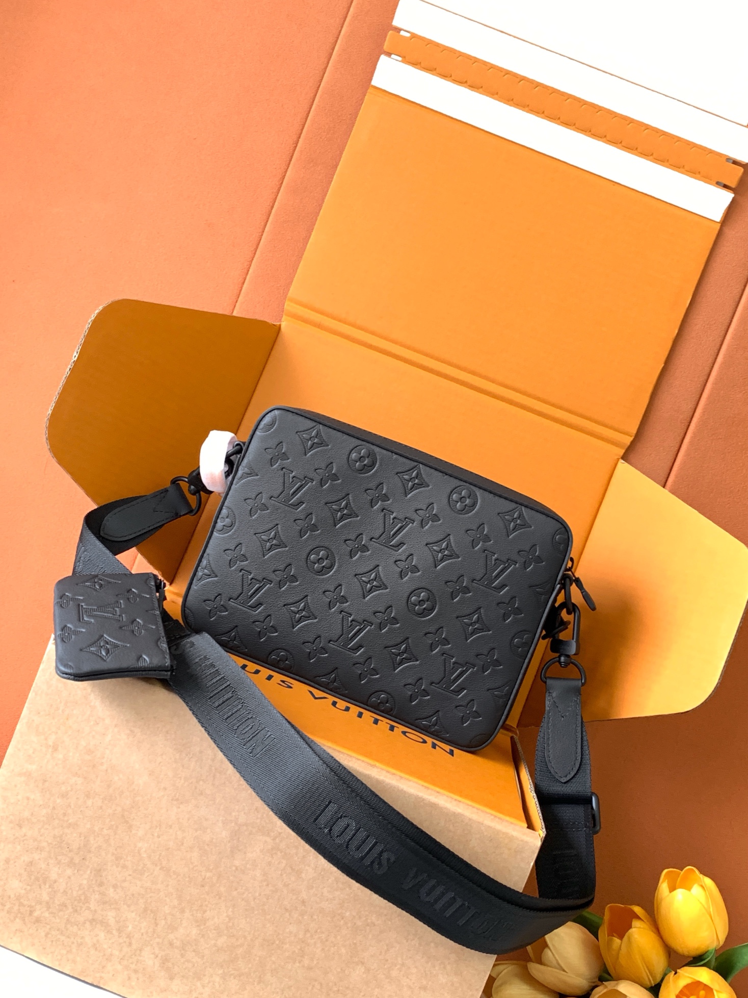 LOUIS VUITTON  Trio 全钢五金 经典老花 印花 拉链 涂层帆布 三合一 单肩斜挎包 黑色  A0 M46602